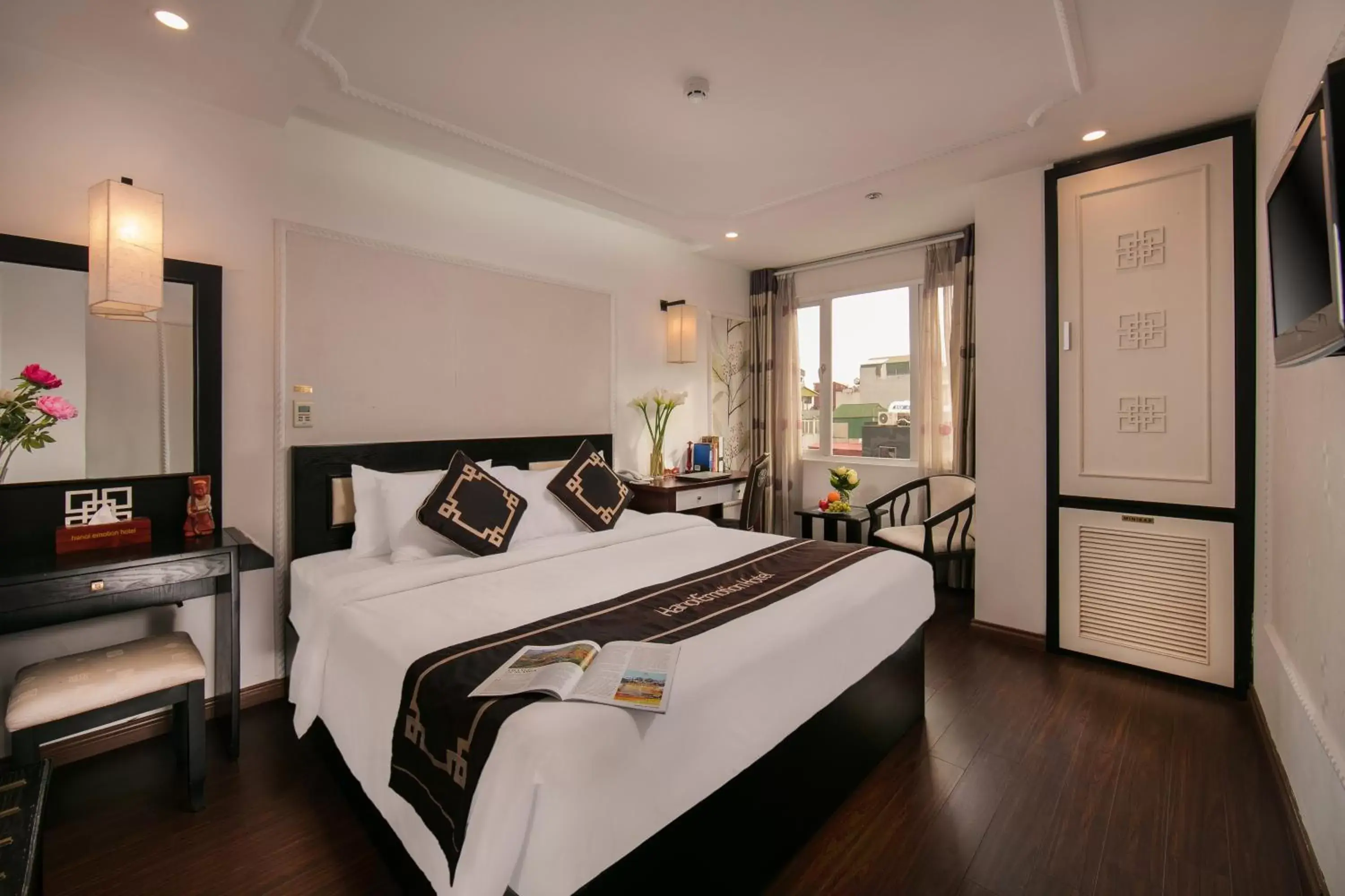 Living room, Bed in Hanoi Emotion Hotel