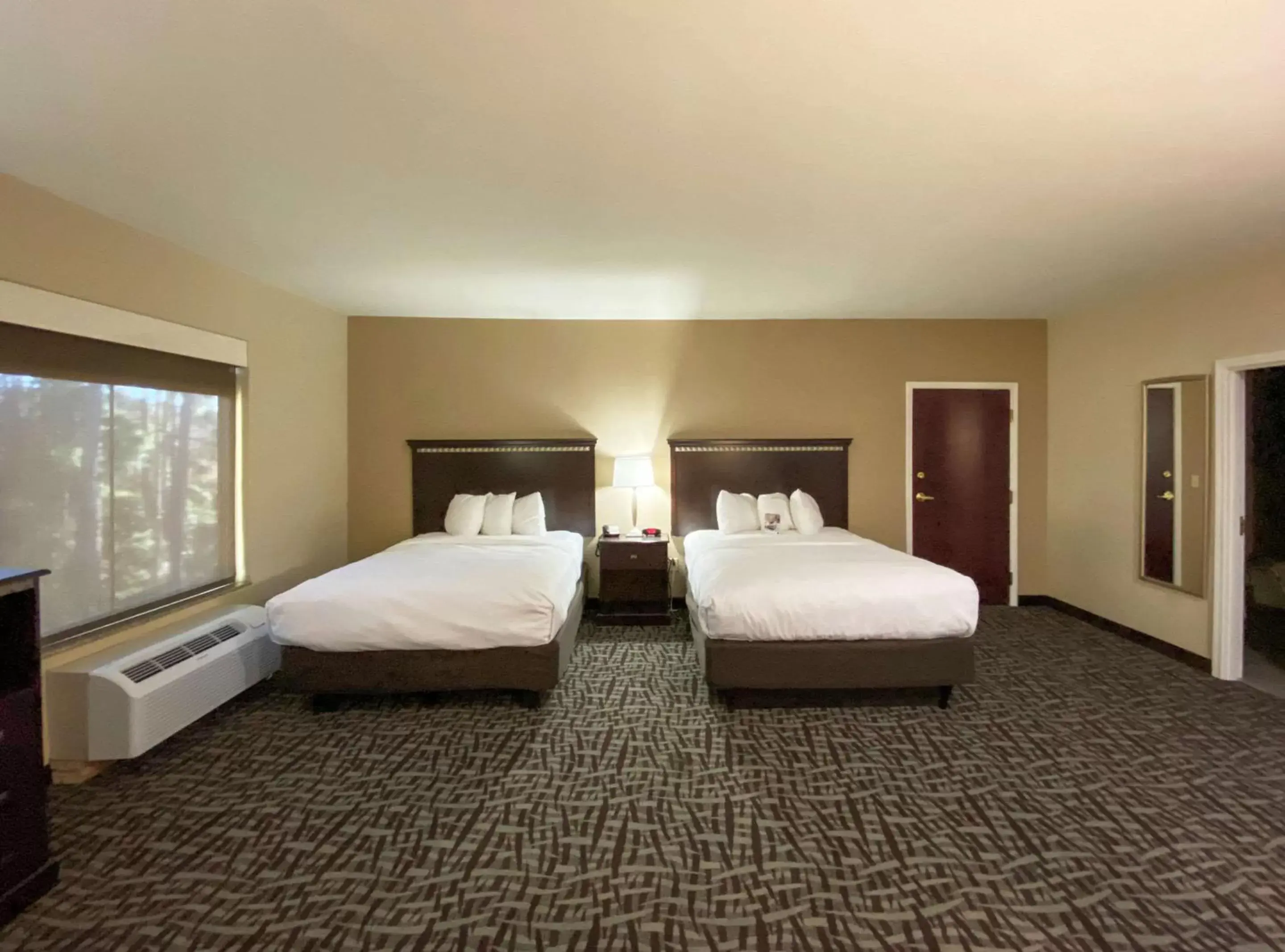 Bedroom, Bed in Comfort Suites by Choice Hotels, Kingsland, I-95, Kings Bay Naval Base