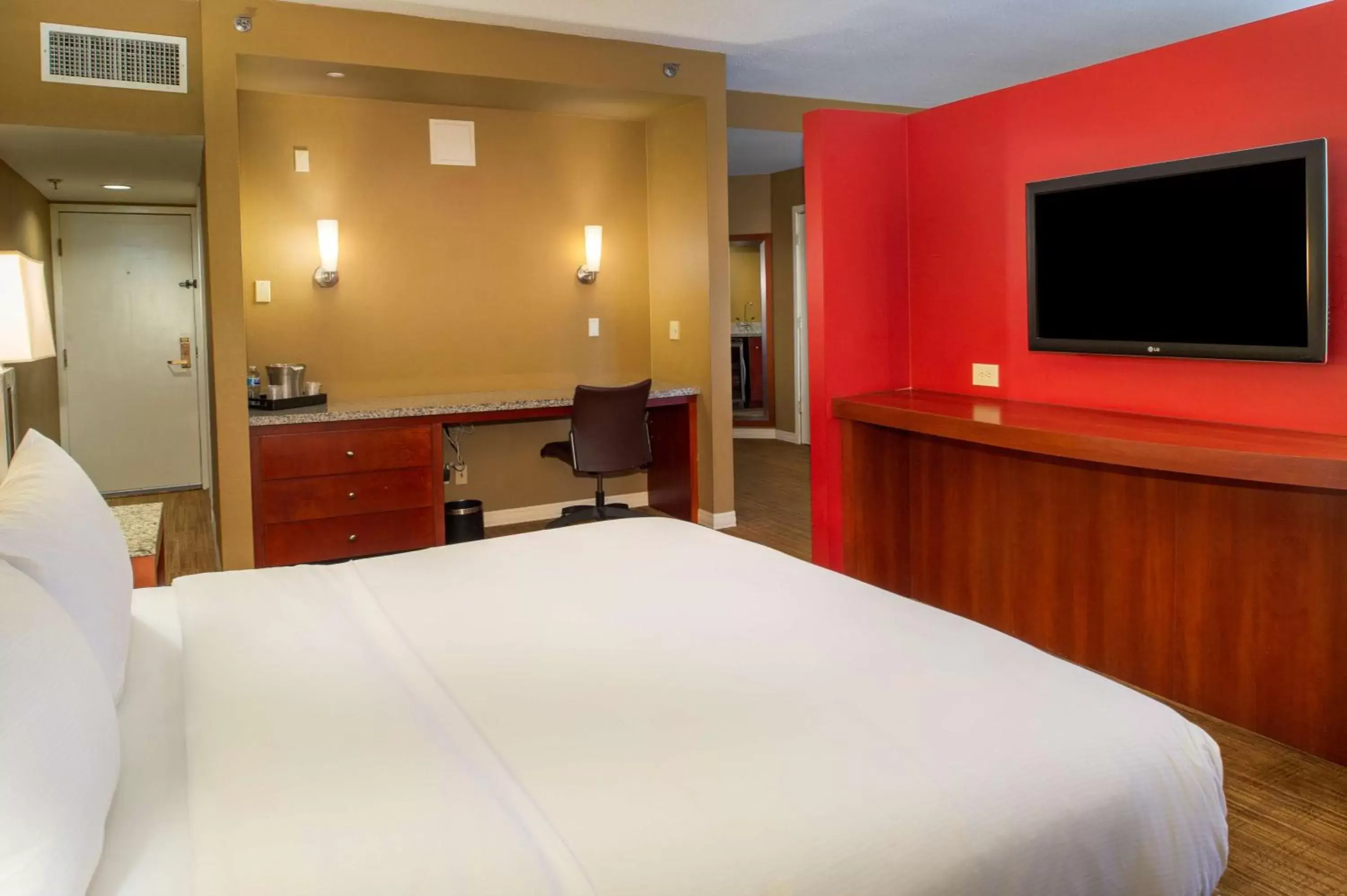 Bed in Hilton St. Louis Airport Bed in Hilton St. Louis Airport