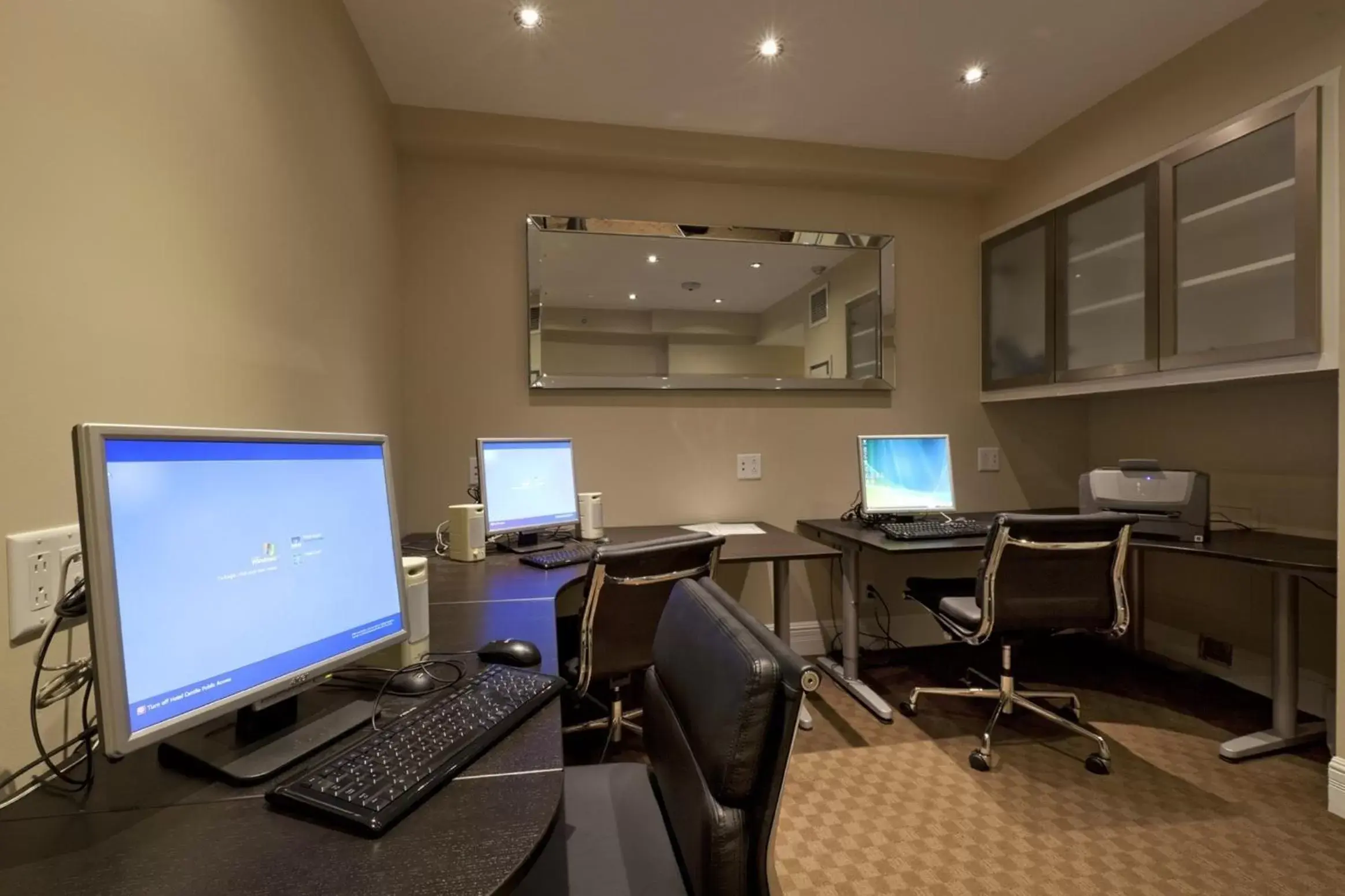 Business facilities, Business Area/Conference Room in Hôtel Le Cantlie Suites