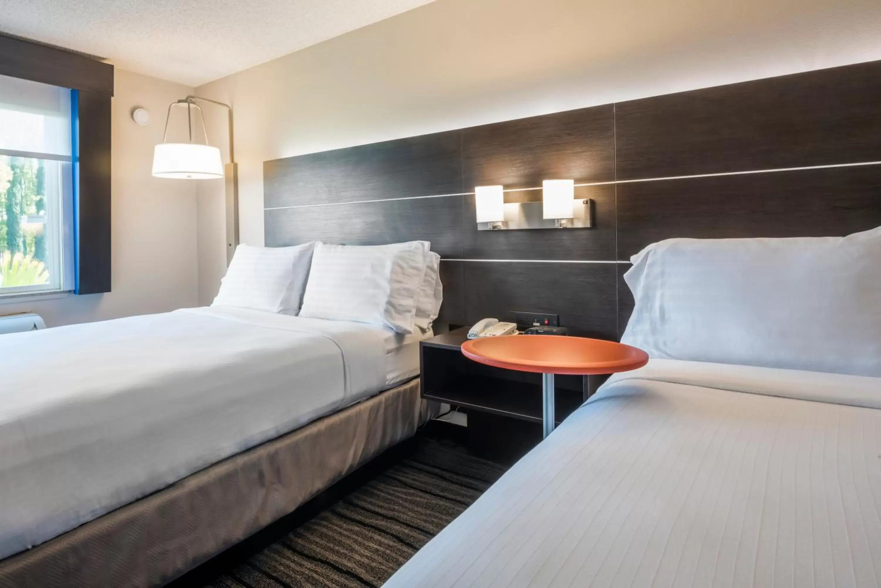 Bed in Holiday Inn Express Hotel & Suites Livermore, an IHG Hotel