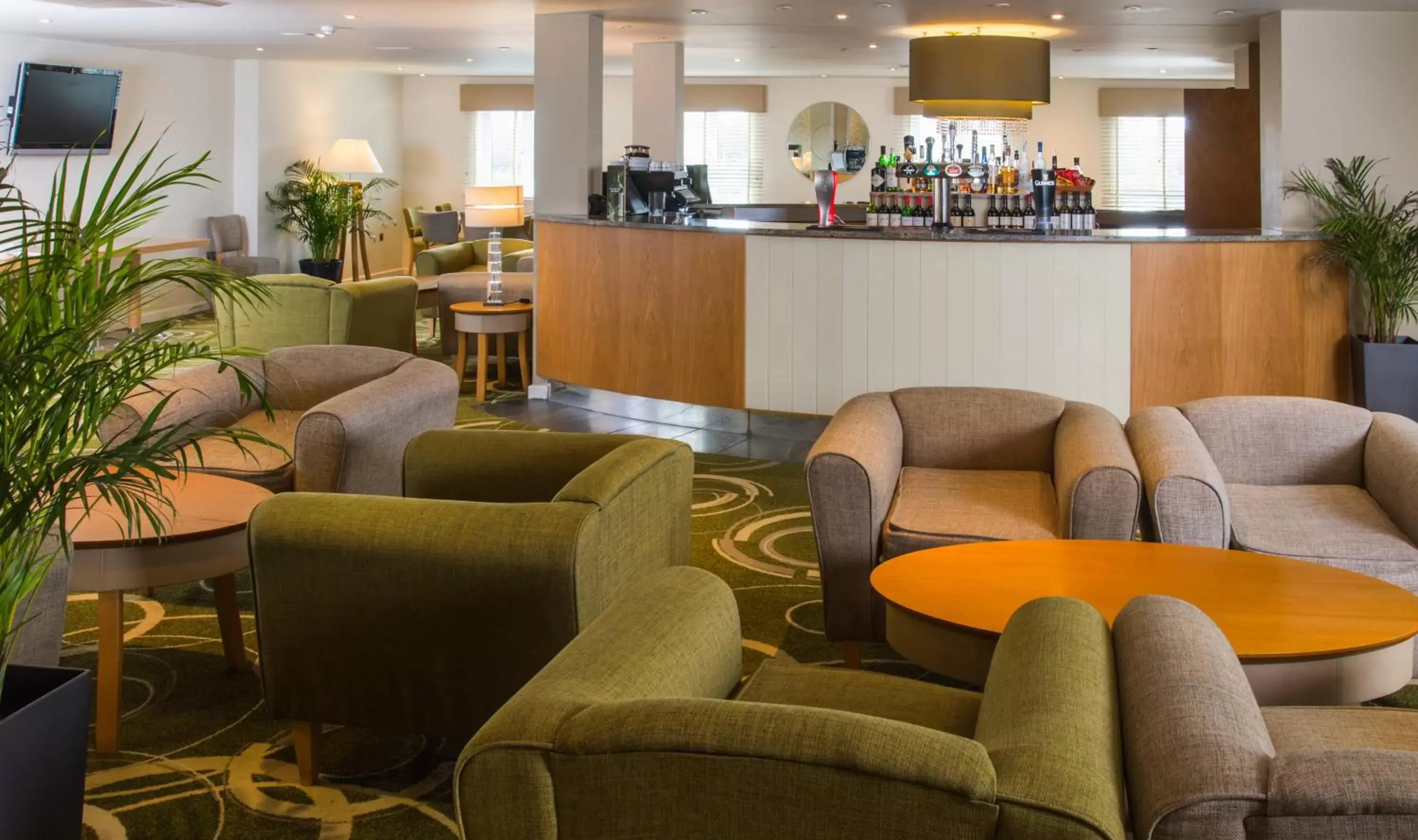Restaurant/places to eat, Lounge/Bar in Mercure Newbury West Grange Hotel
