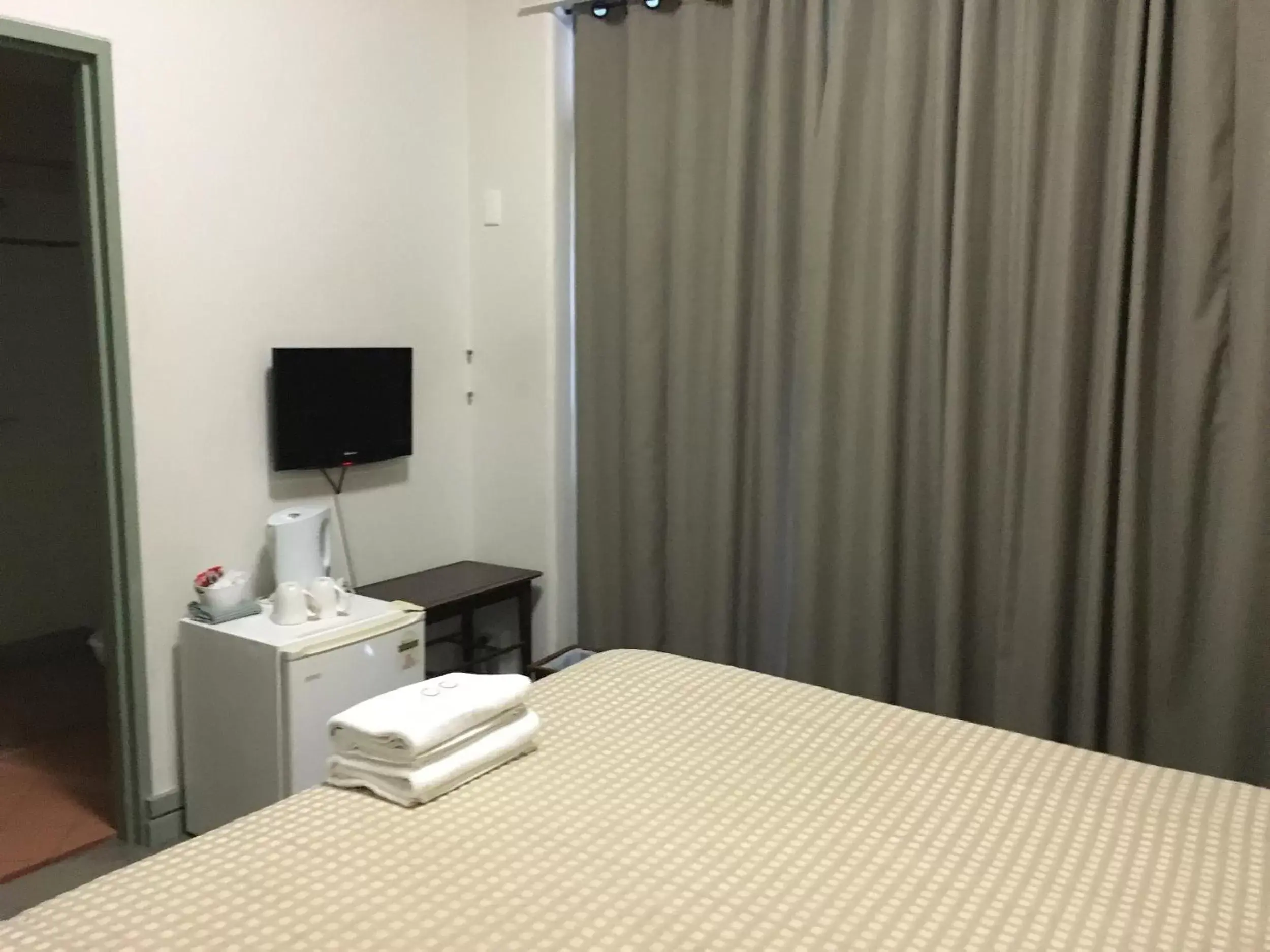 Photo of the whole room, Bed in Amaroo Hotel Dubbo
