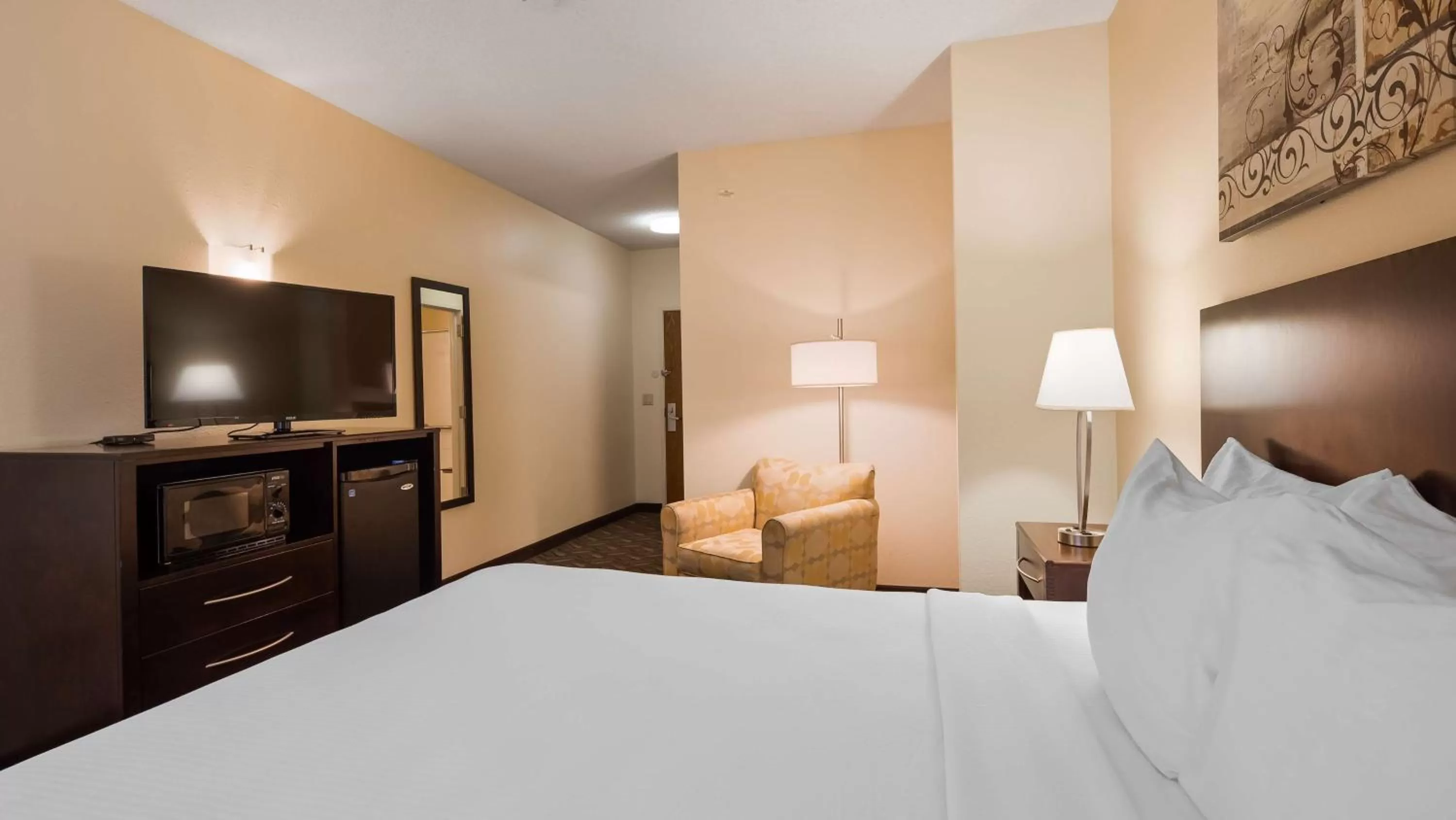 Two Room Suite with King Bed in Best Western Nebraska City Inn