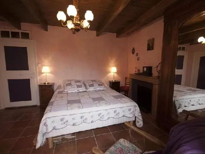 Bedroom, Bed in Domaine de Cousignac