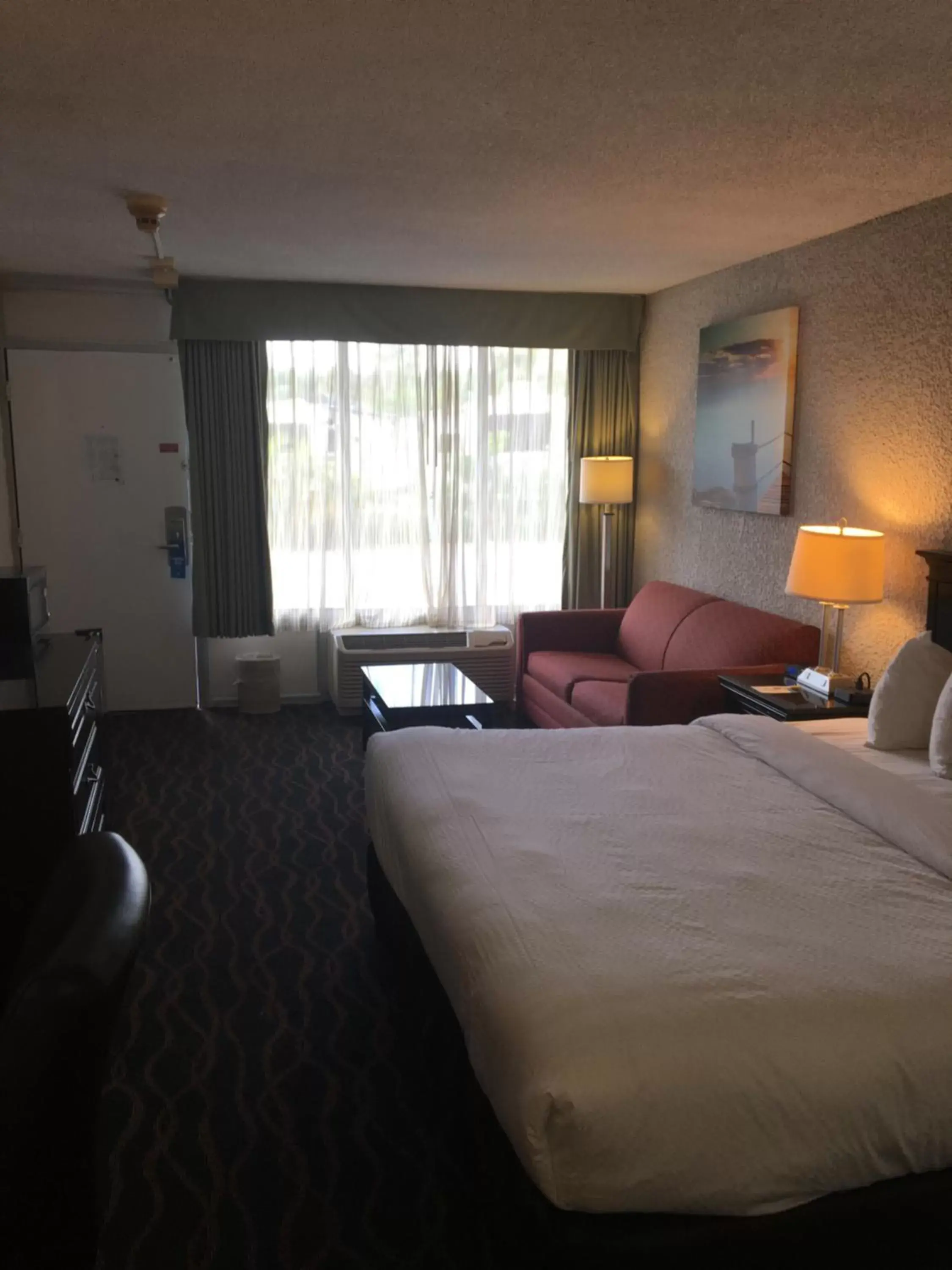 Photo of the whole room, Bed in Days Inn by Wyndham Stuart