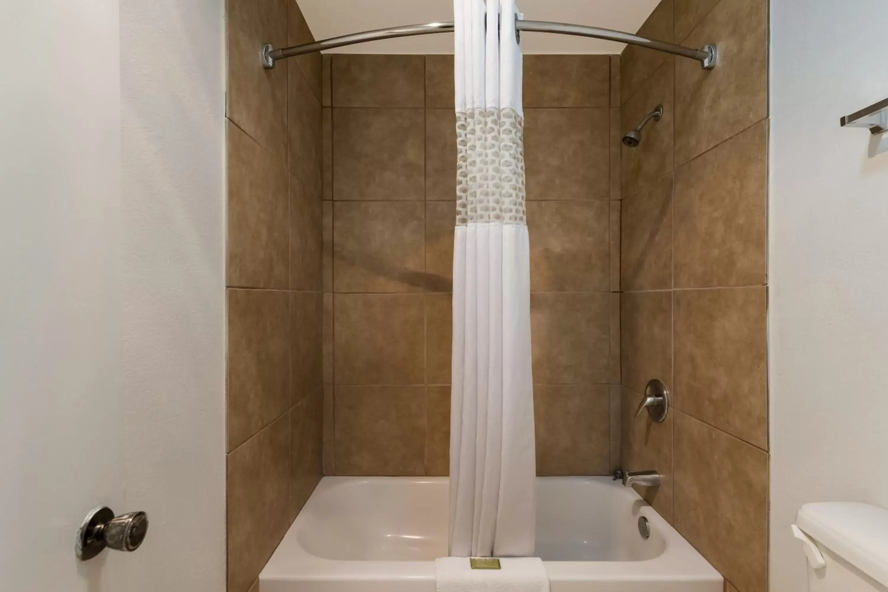 Shower, Bathroom in Americas Best Value Inn Alpine
