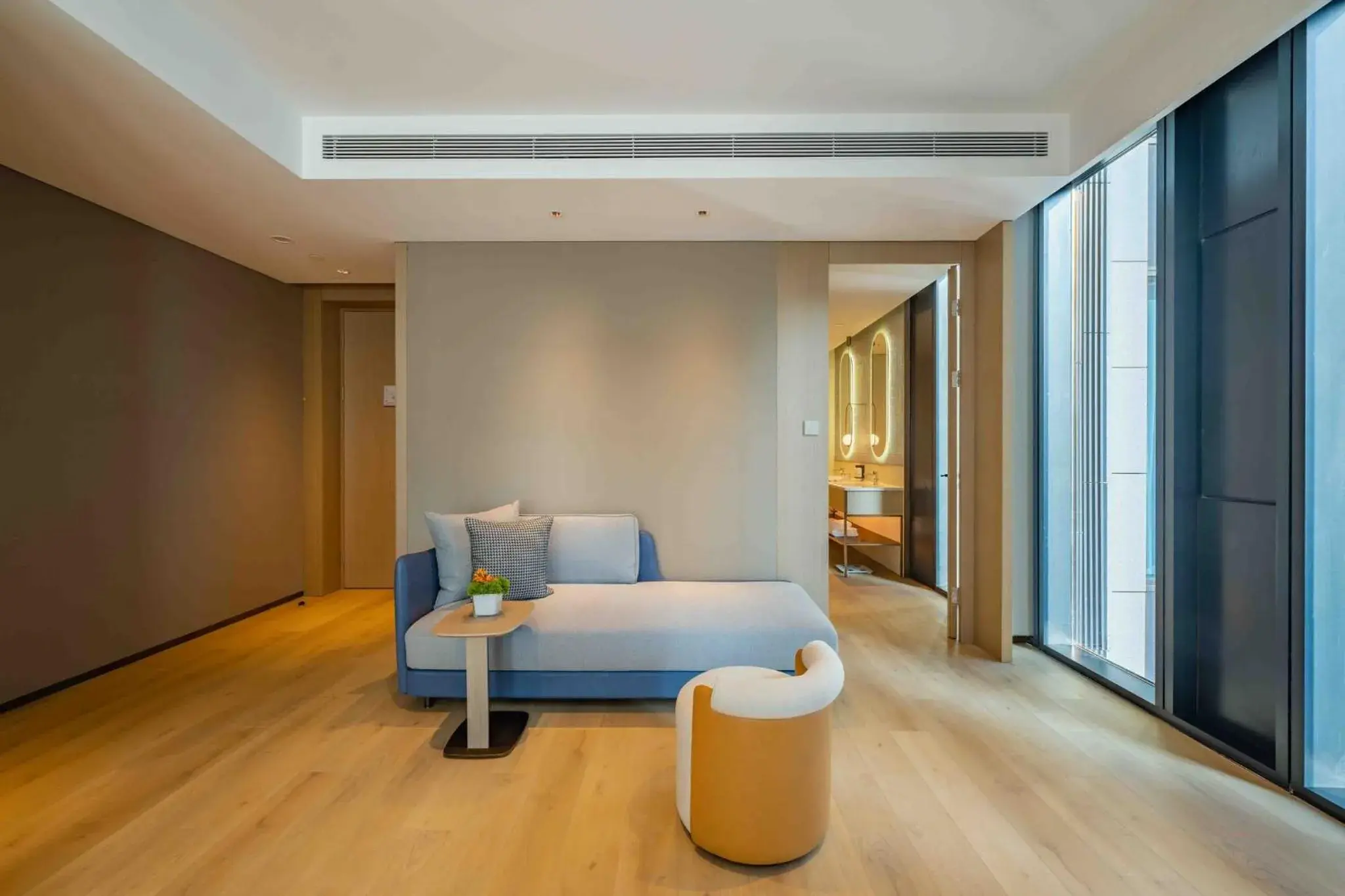 Photo of the whole room, Seating Area in EVEN Hotels Shanghai Expo, an IHG Hotel