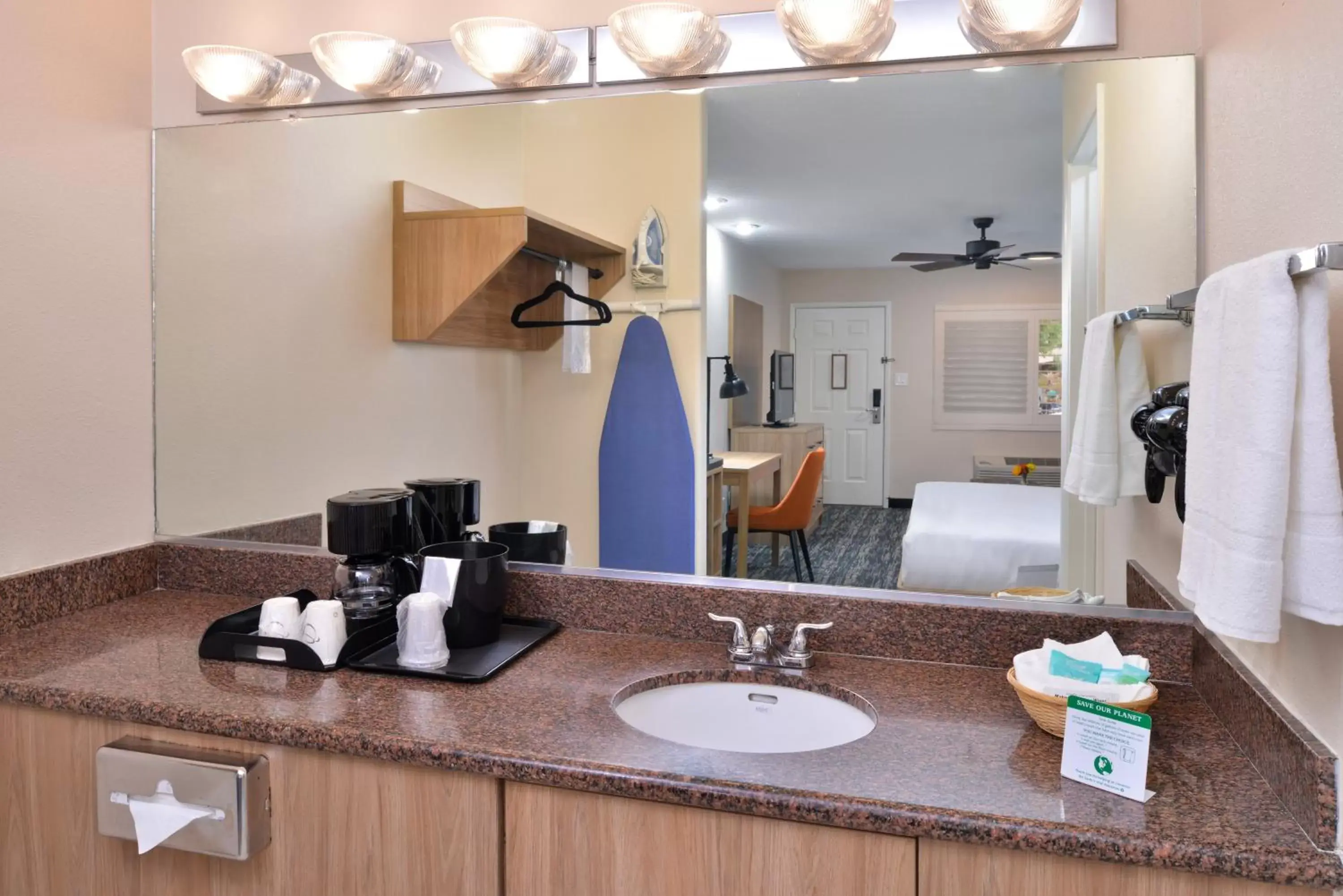 Bathroom in La Fuente Inn & Suites