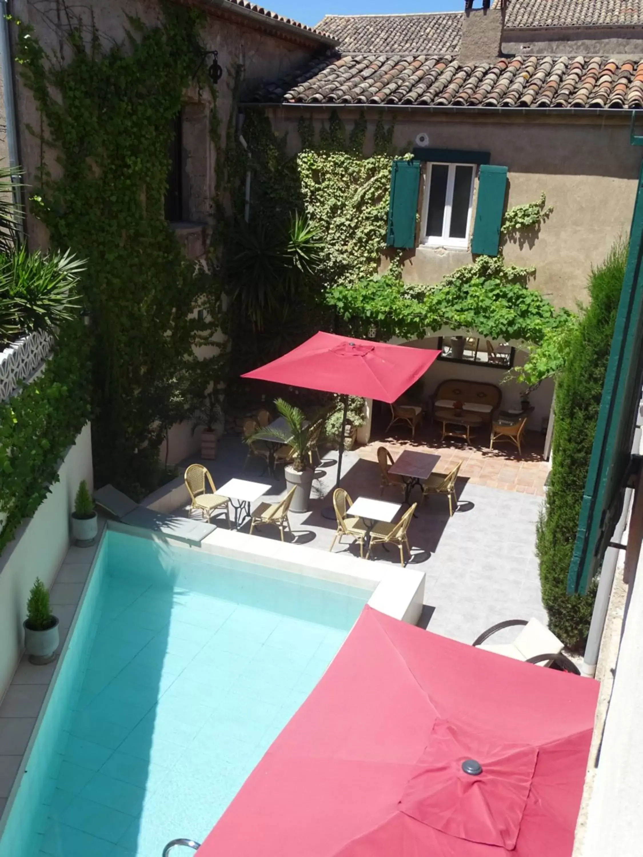 Patio, Pool View in Chambres d'hôtes Belle Vigneronne