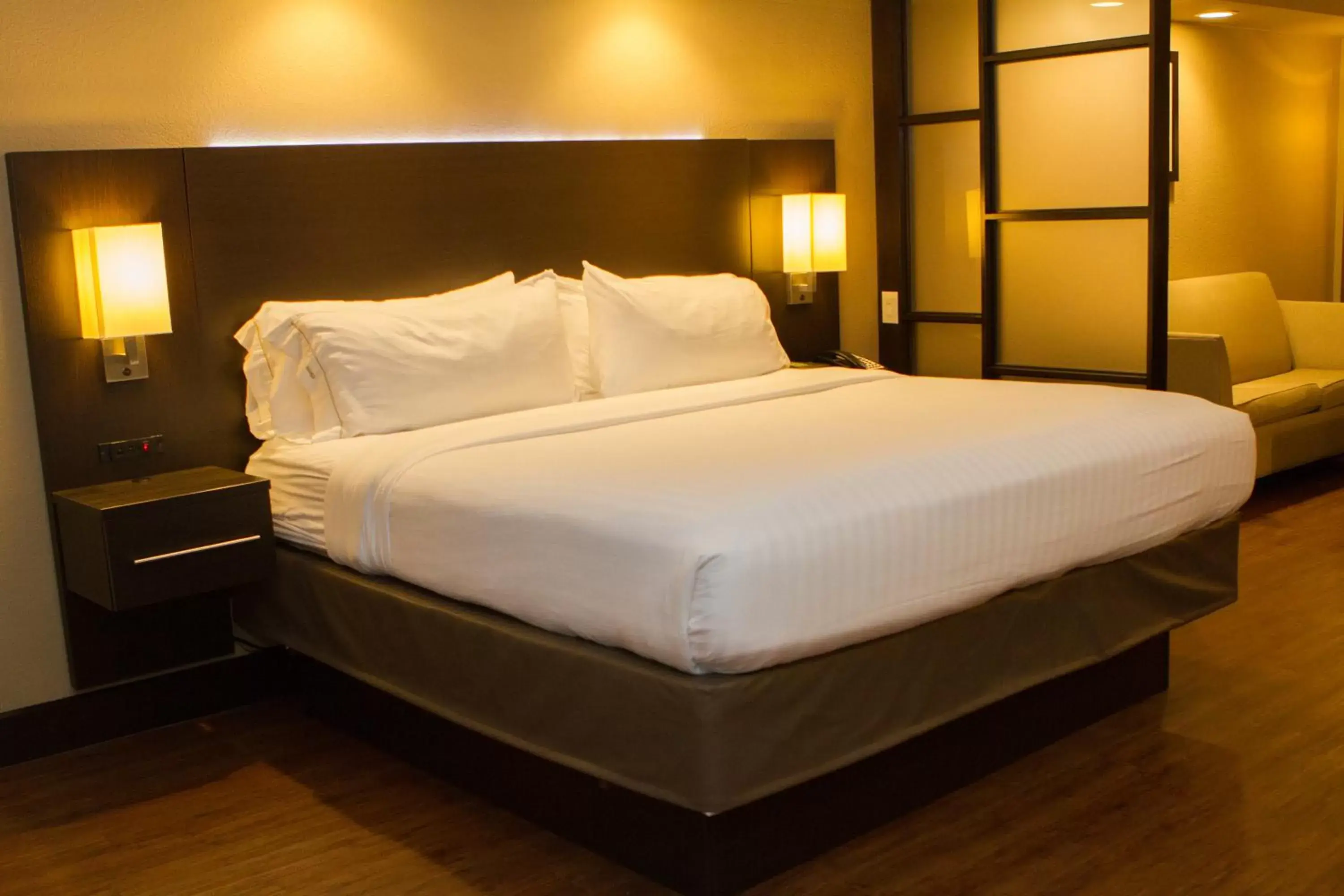 Bed in Holiday Inn Express & Suites San Antonio Medical Center North, an IHG Hotel