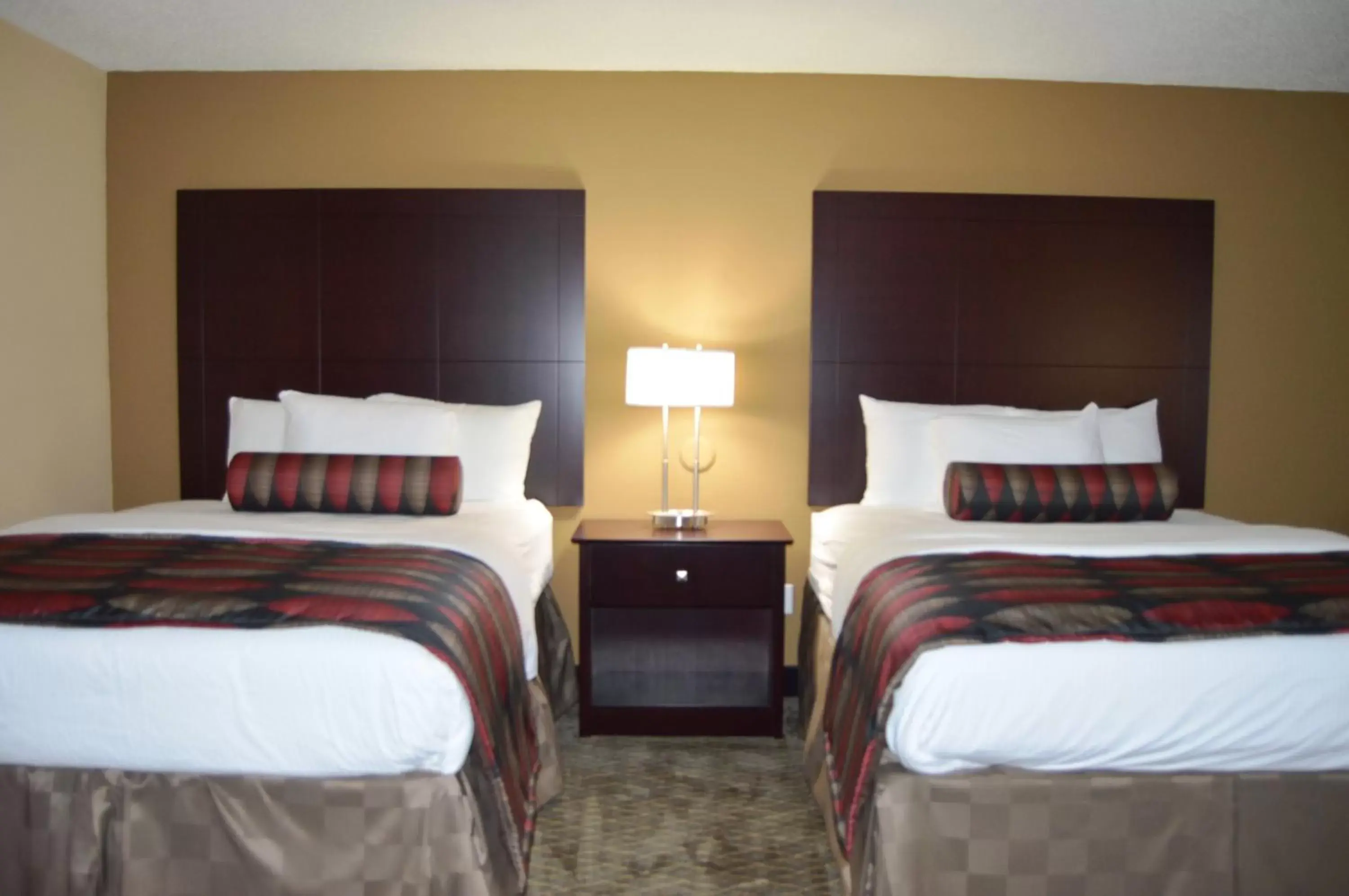 Bedroom, Bed in Boarders Inn and Suites by Cobblestone Hotels - Ardmore