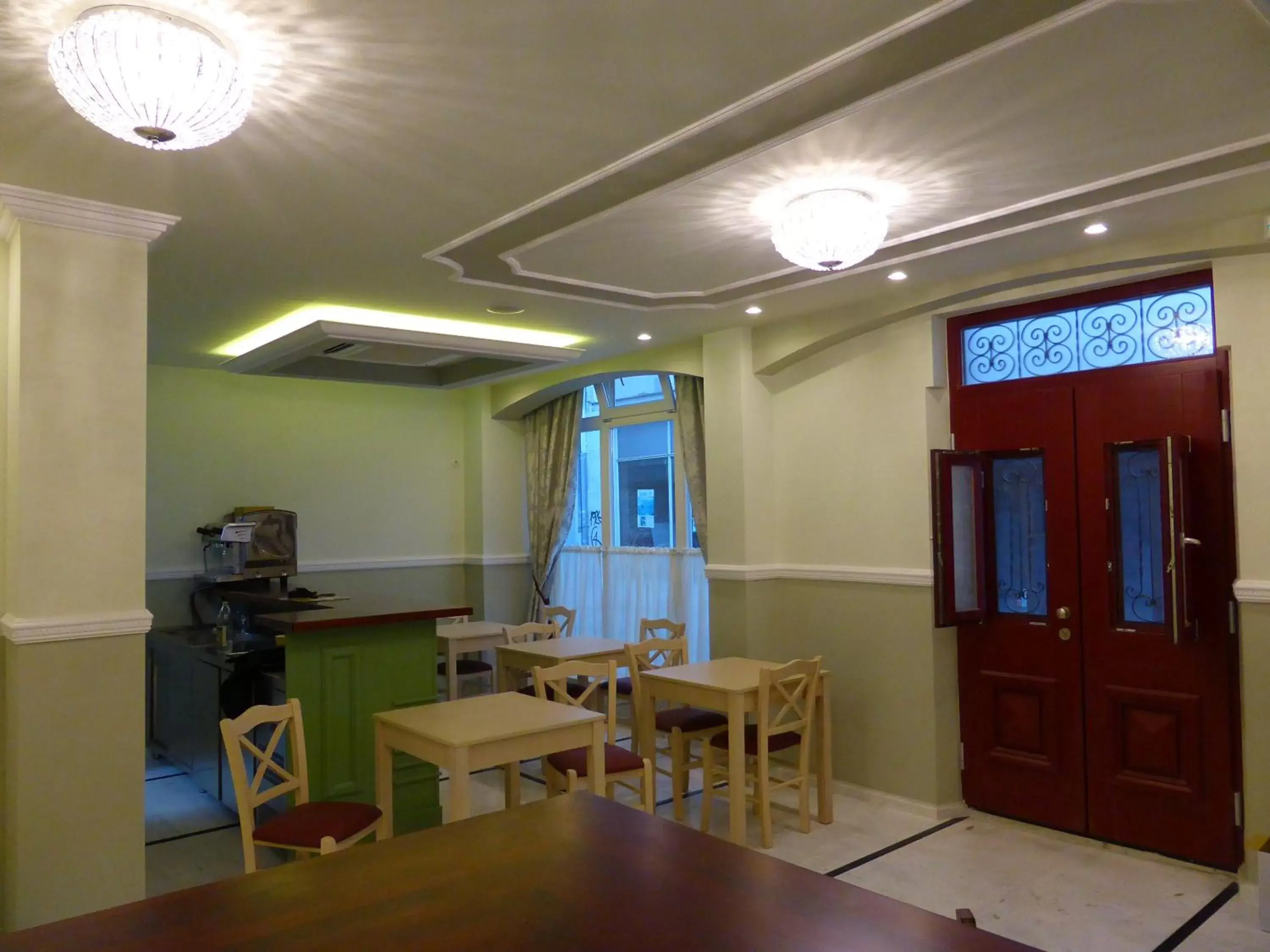Dining area, Restaurant/Places to Eat in HOTEL TSARSI