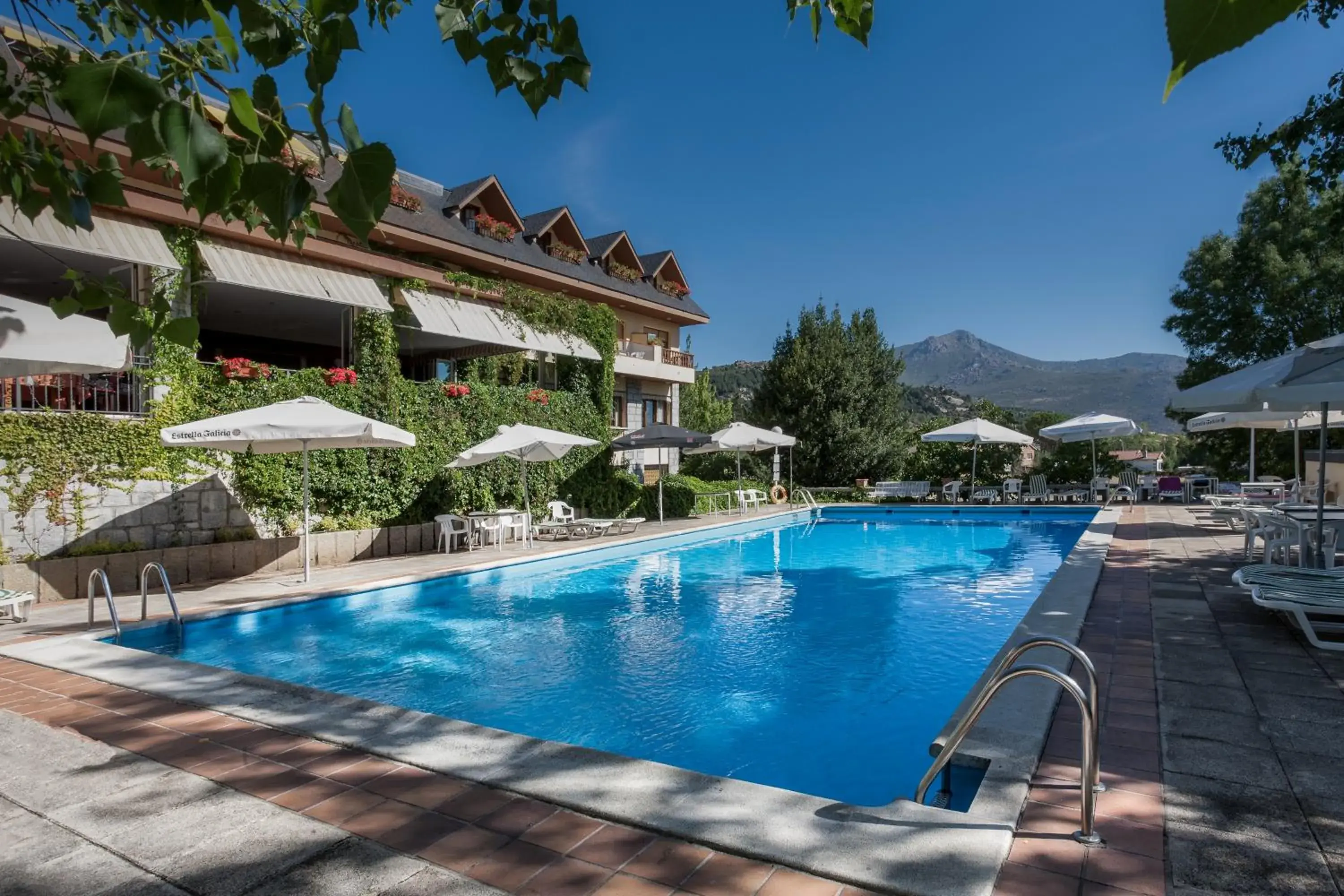 Summer, Swimming Pool in Hotel Rural Las Gacelas