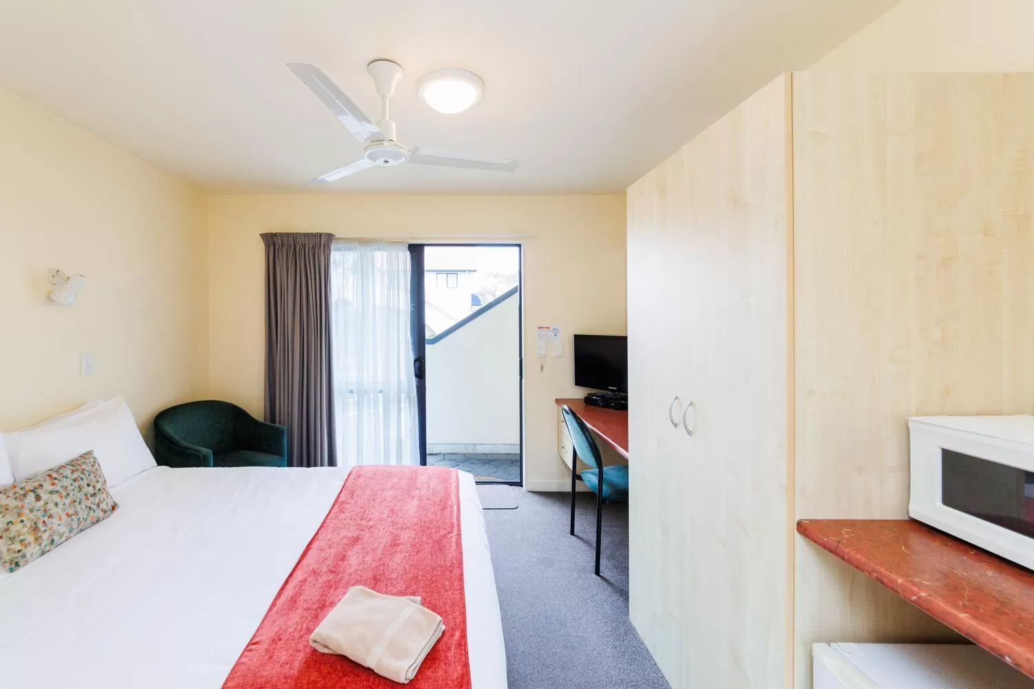 Bed in Bella Vista Motel Palmerston North