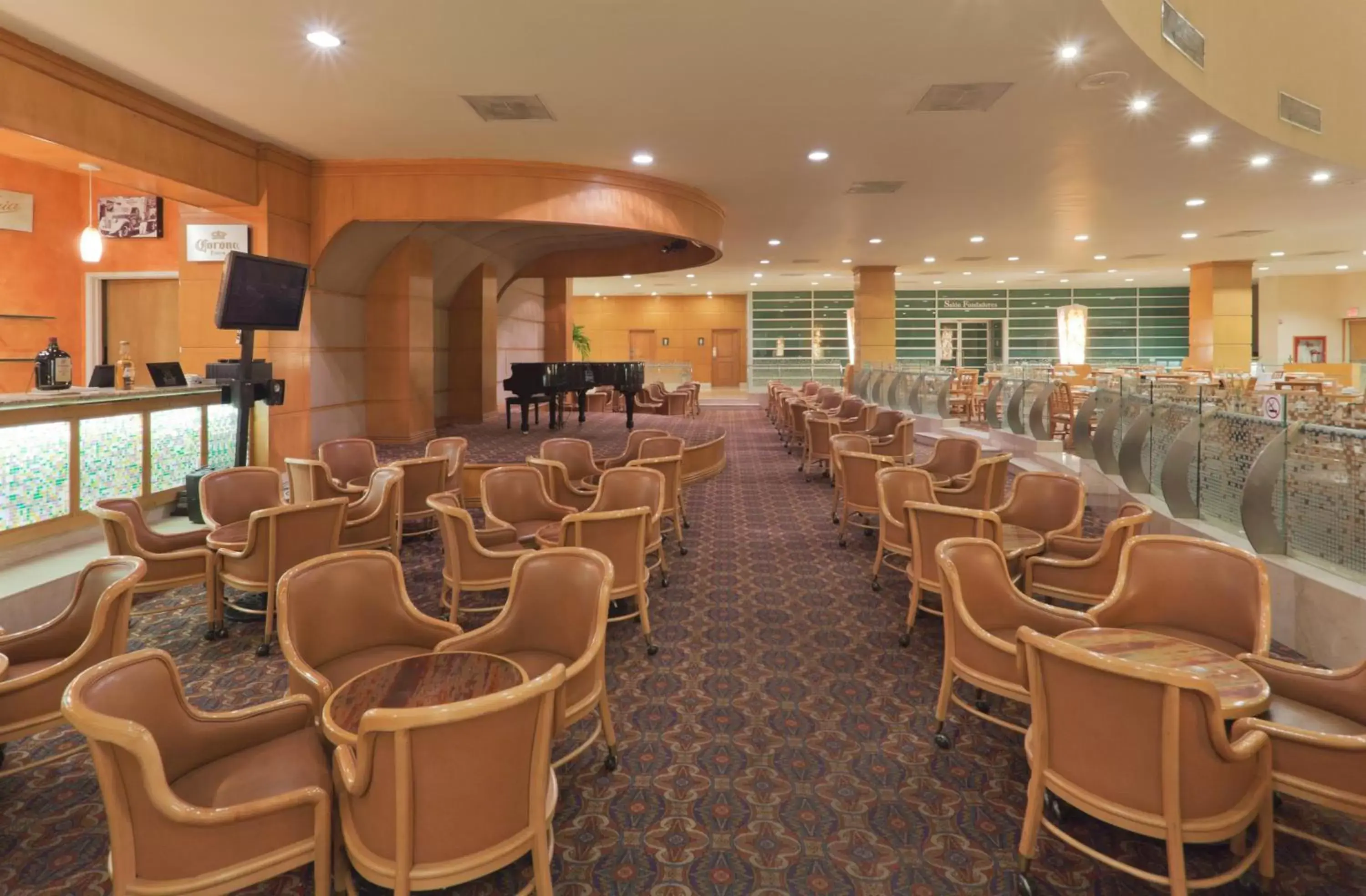 Lounge or bar in Crowne Plaza Torreon by IHG Lounge or bar in Crowne Plaza Torreon by IHG