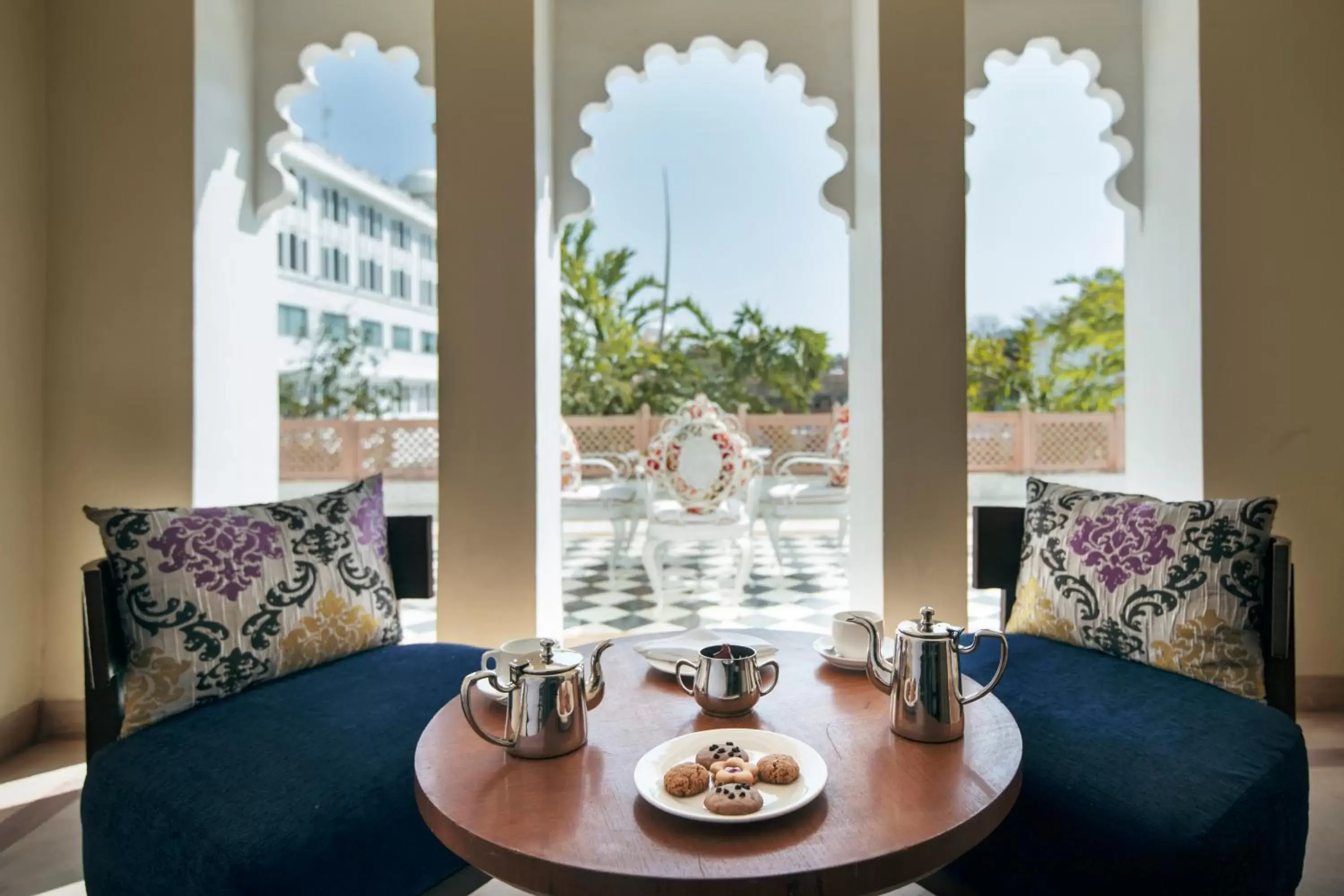 Coffee/tea facilities, Seating Area in Radisson Blu Udaipur Palace Resort & Spa