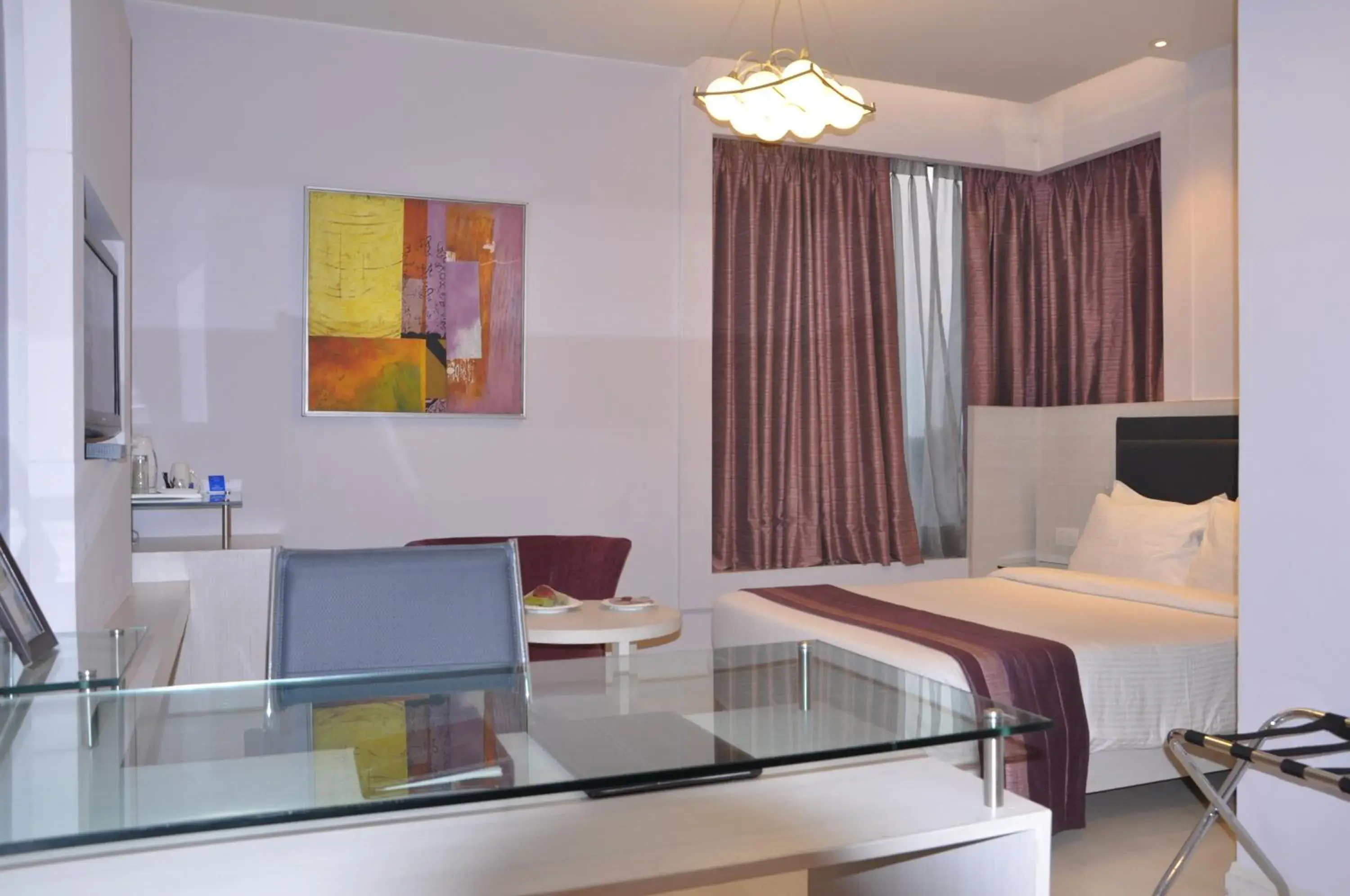 Photo of the whole room, Seating Area in Sarovar Portico Naraina, Hotel