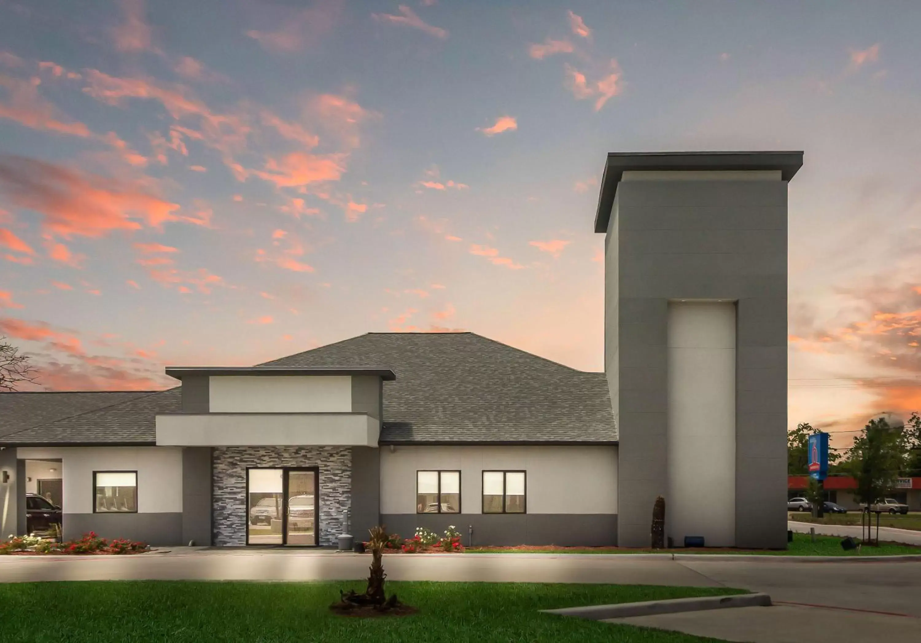 Property building in Studio 6 Deer Park, Tx Property building in Studio 6 Deer Park, Tx