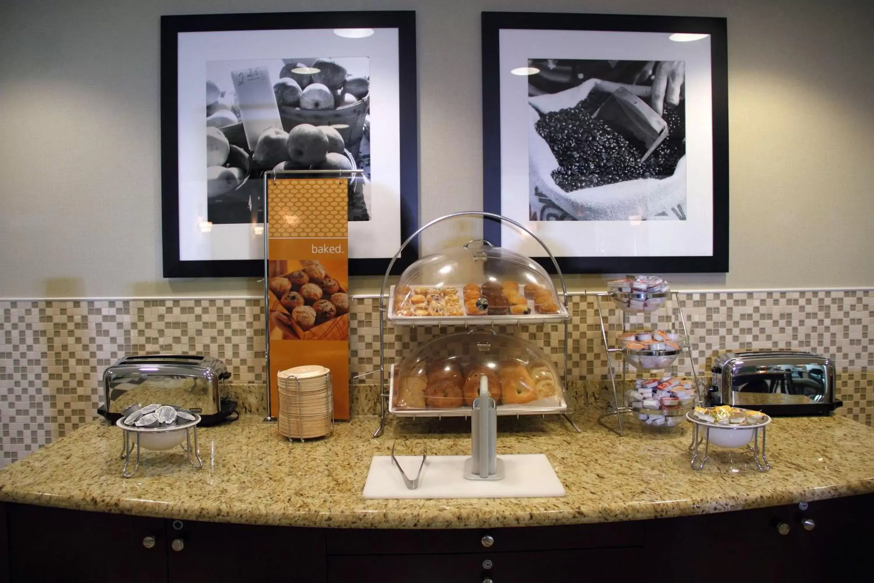 Restaurant/places to eat in Hampton Inn & Suites Manteca