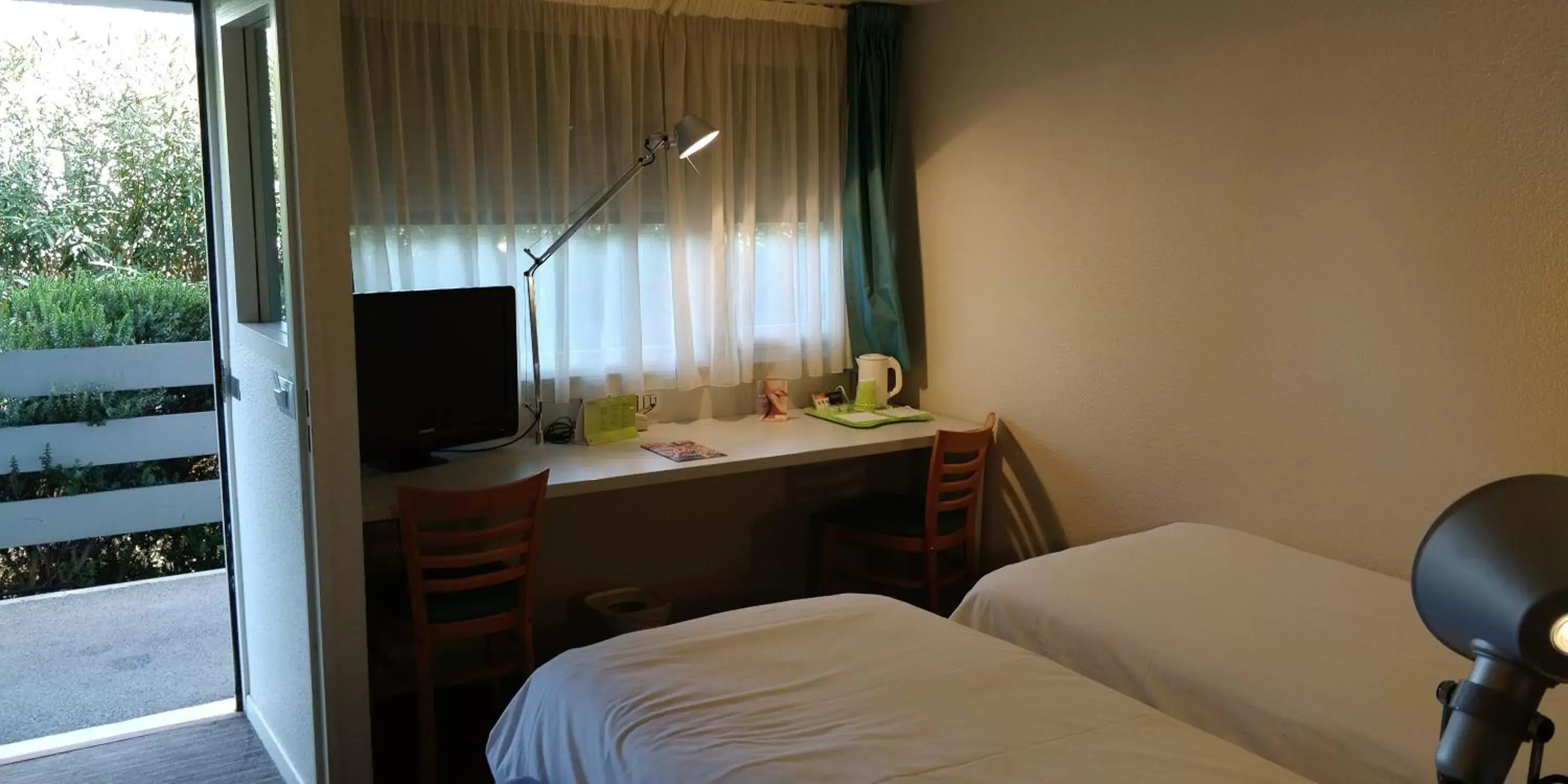 Bedroom, Bed in Campanile Narbonne A9/A61