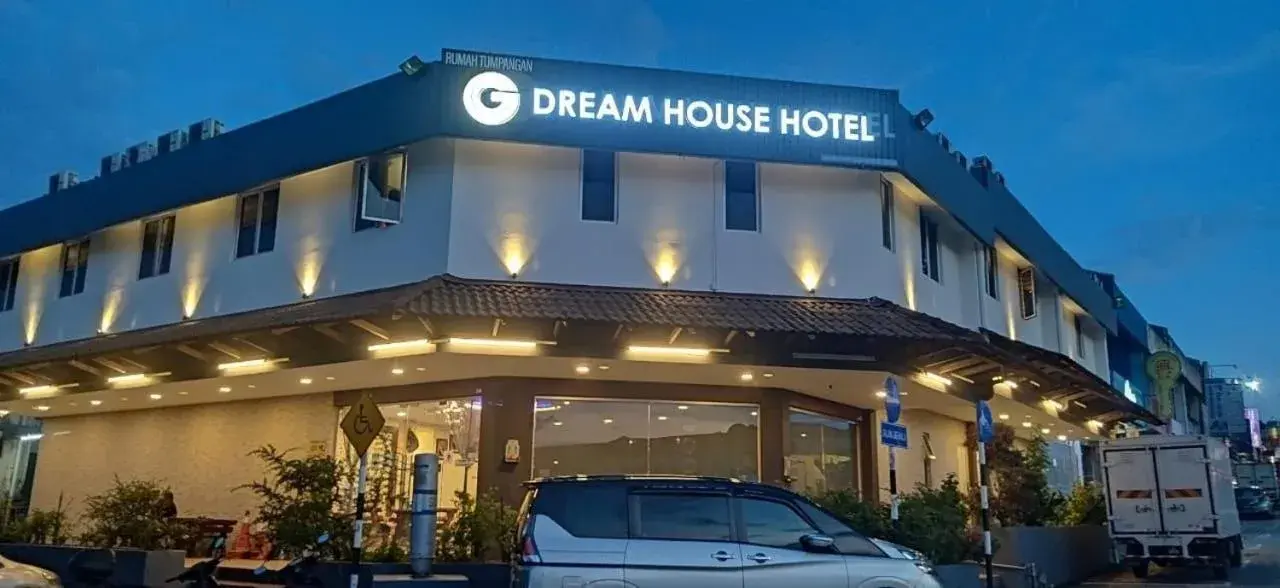 Night, Property Building in Dream House Hotel