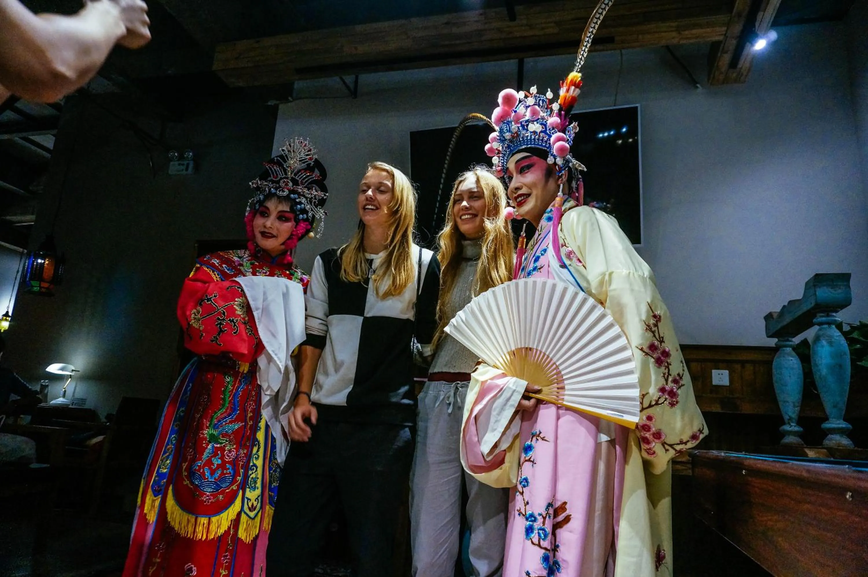 Lounge or bar in SONDERIA Lazybones Hostel- Wenshu Temple Side, Chill Hostel with All-Day Brunch, Travel Agency in English & Local Bar Vibes