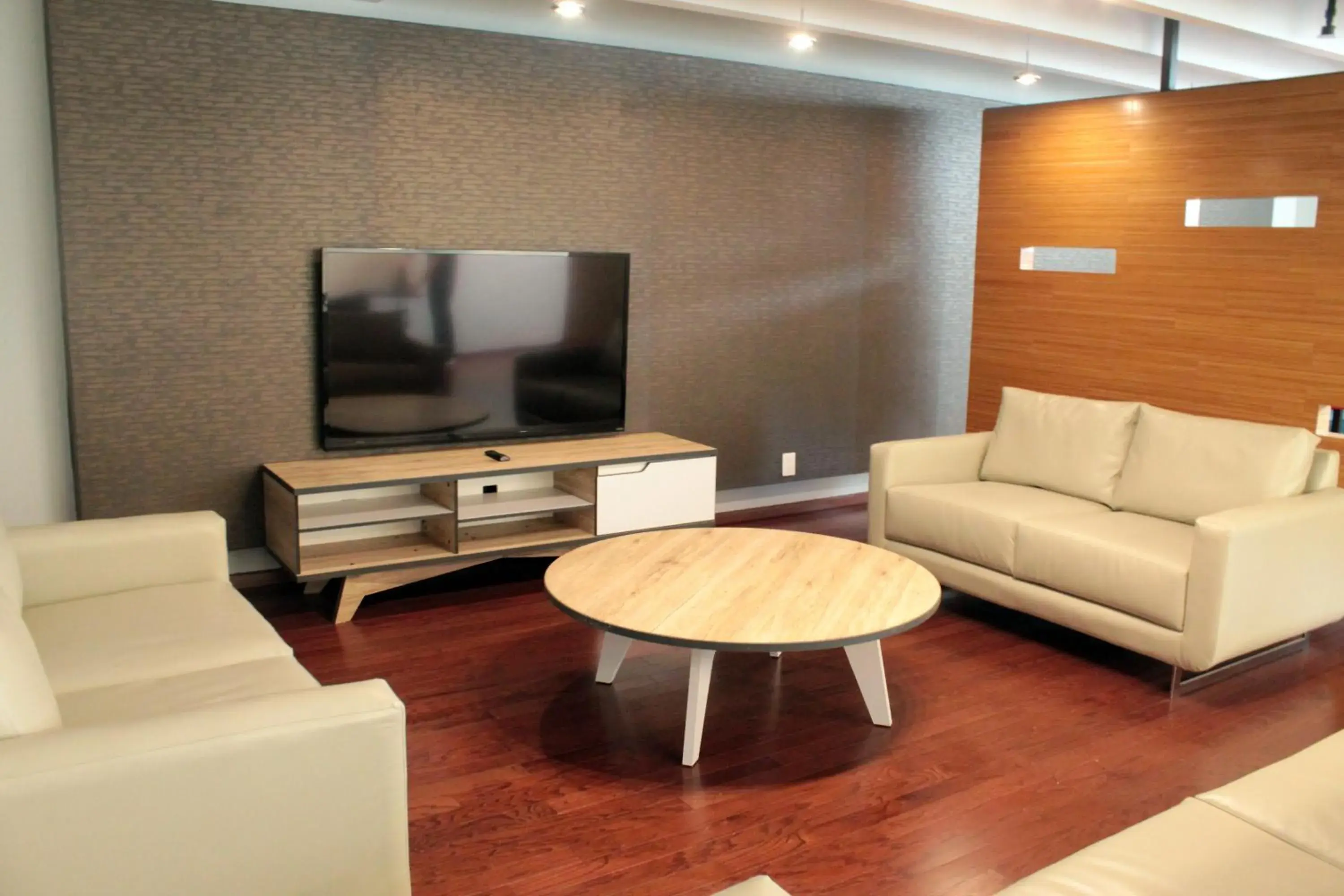 Communal lounge/ TV room, Seating Area in Casa Inn Business Irapuato