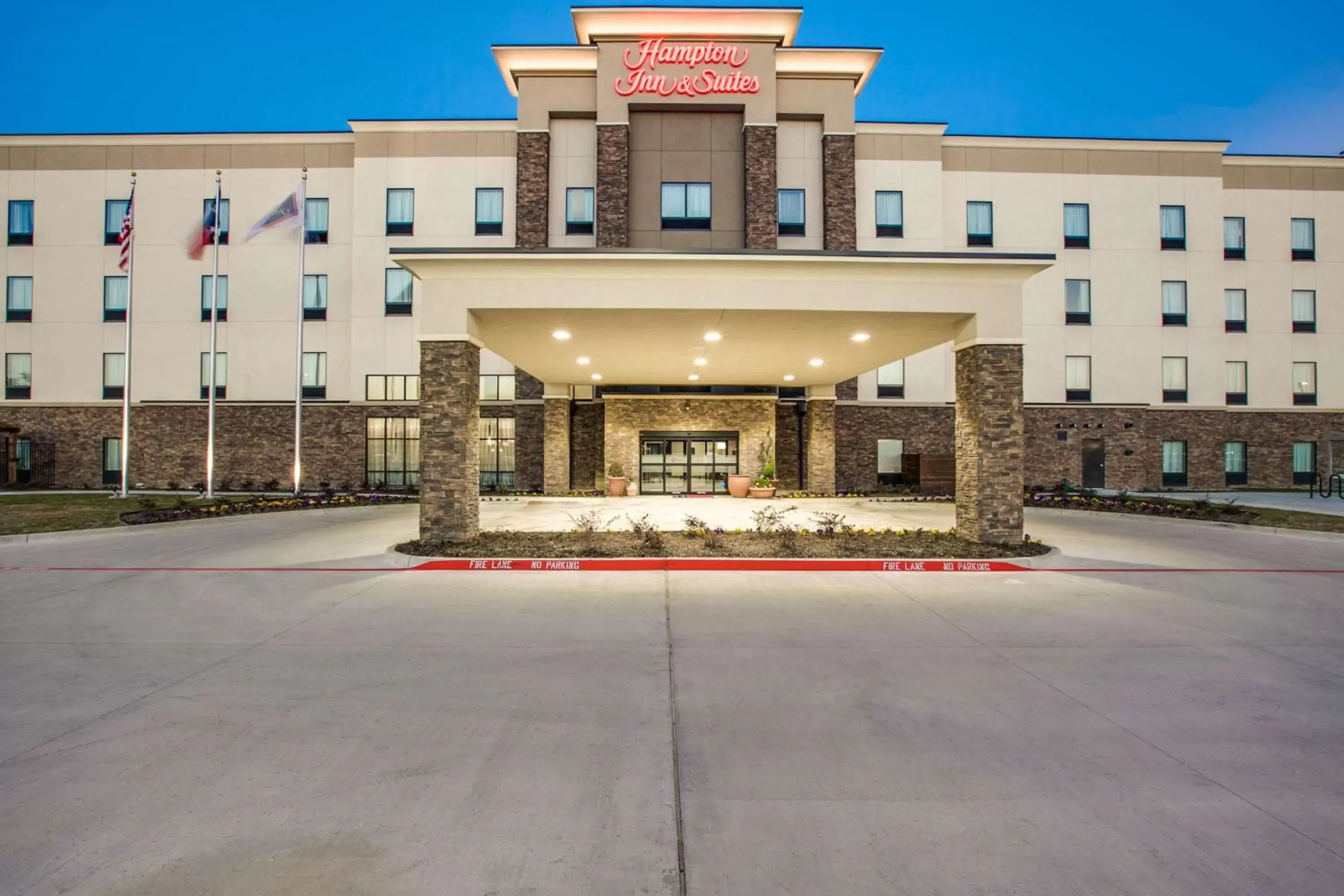 Property Building in Hampton Inn & Suites Dallas/Ft. Worth Airport South
