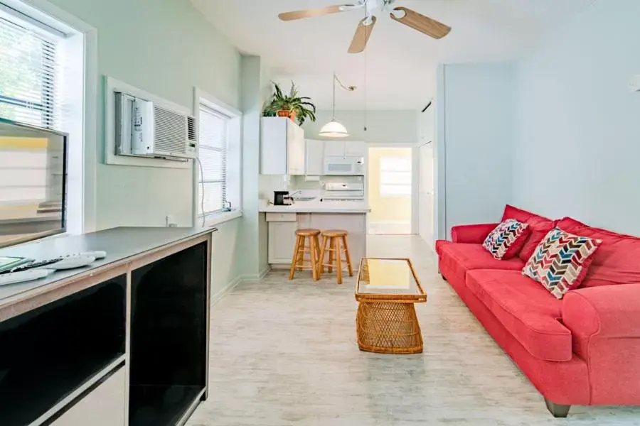 Queen Suite in The Palmetto Inn Queen Suite in The Palmetto Inn