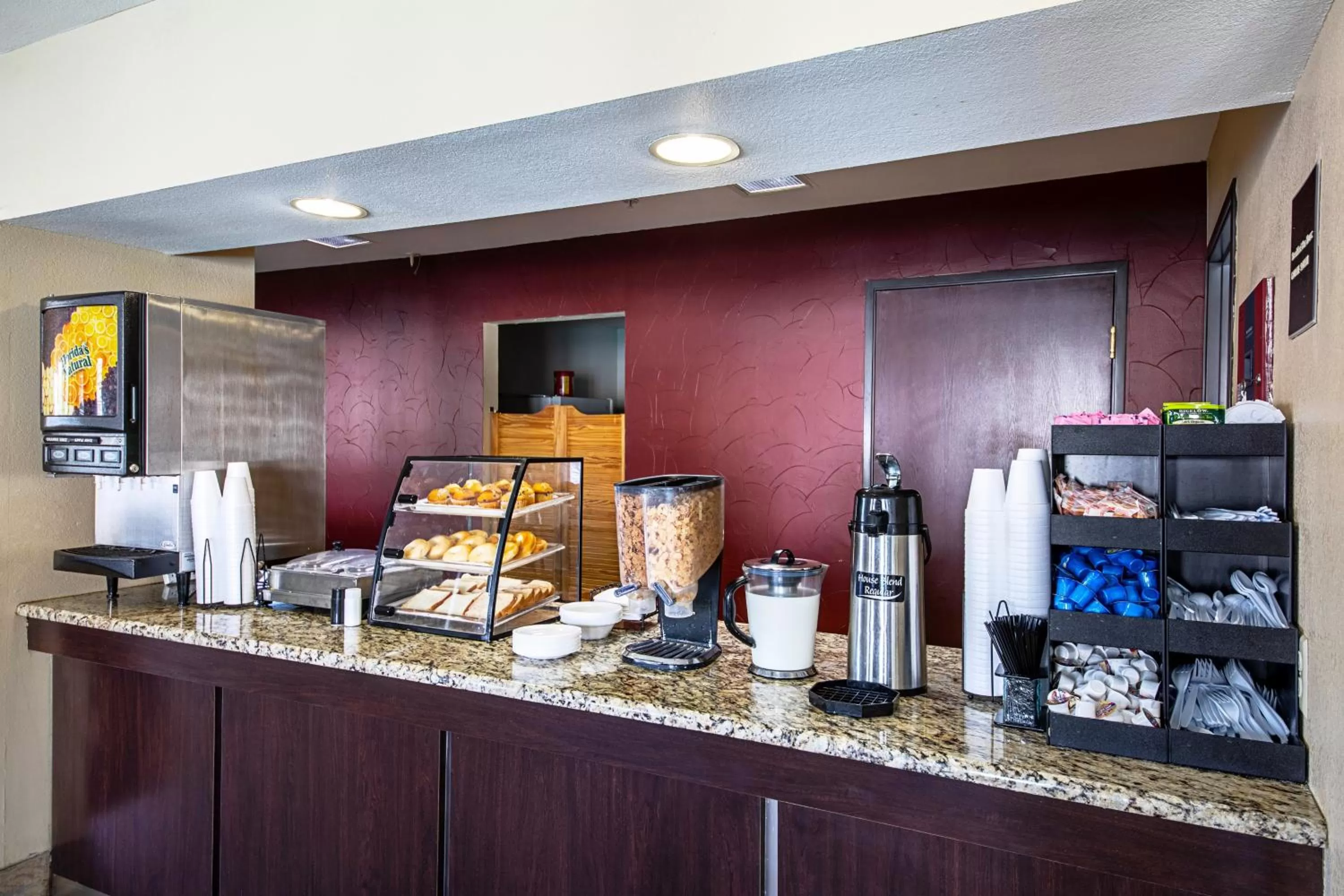 Restaurant/places to eat in Red Roof Inn San Marcos