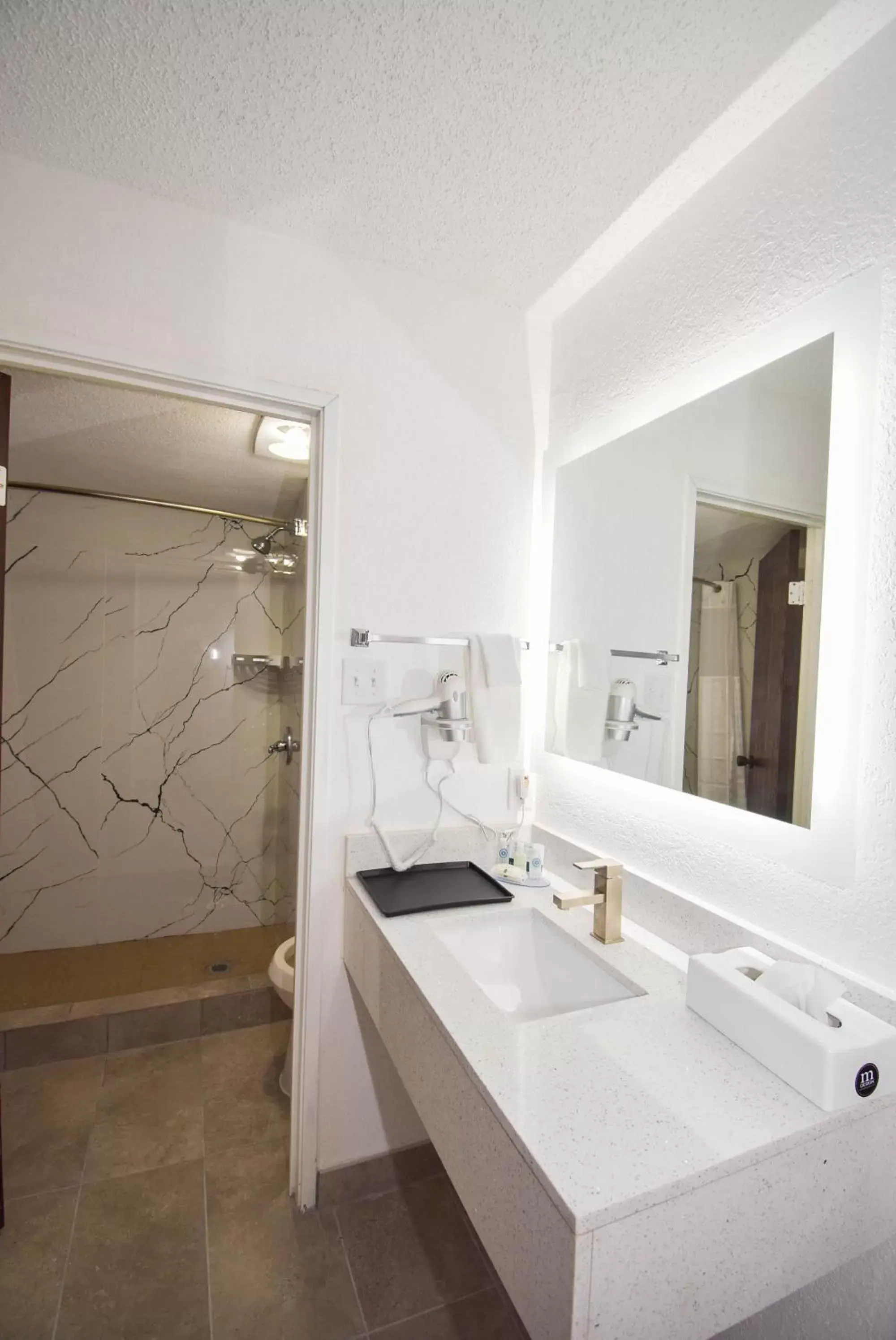 Bathroom in Quality Inn & Suites Sulphur Springs