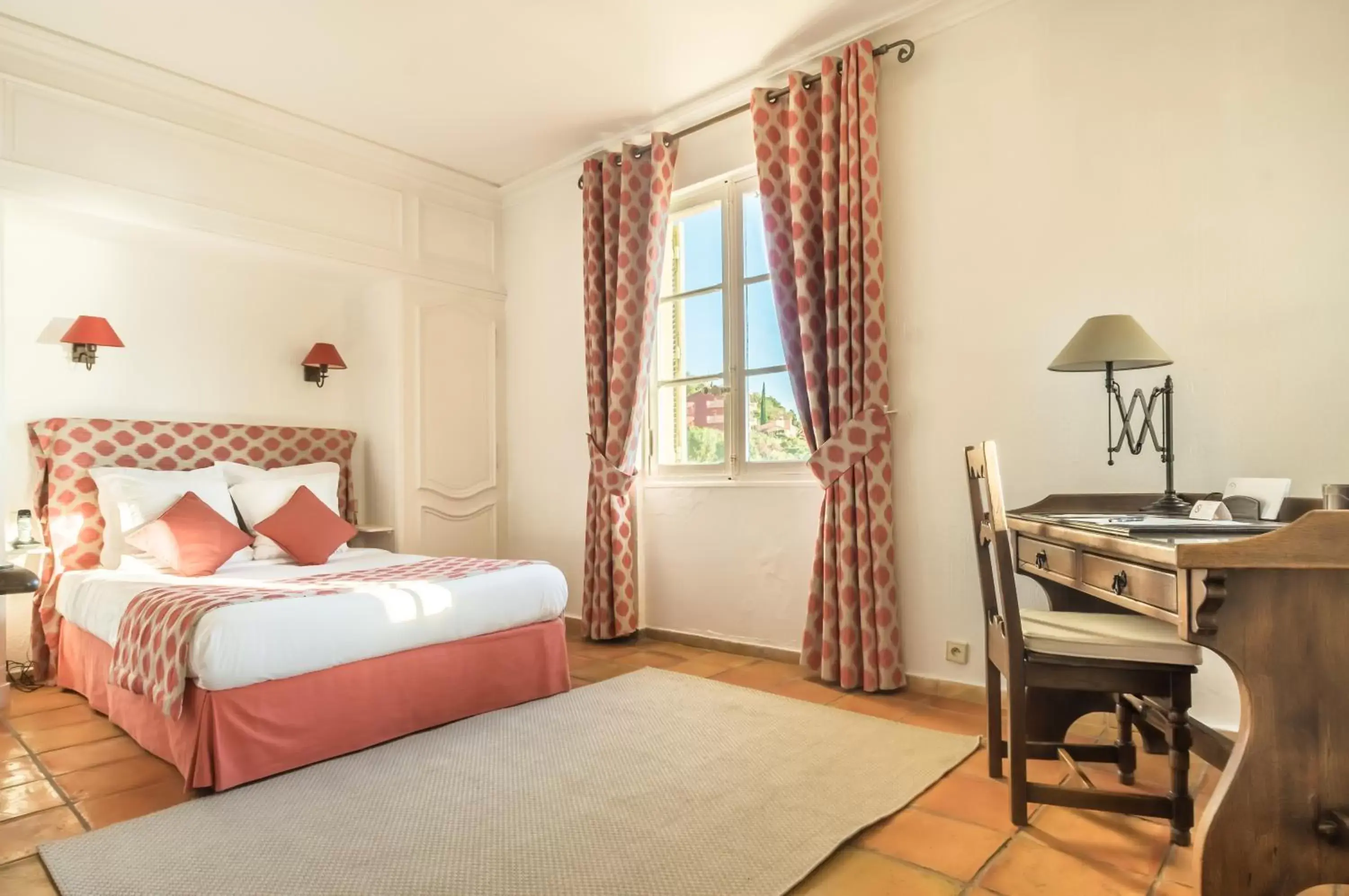 Seating area, Bed in Hôtel Club Port La Galère