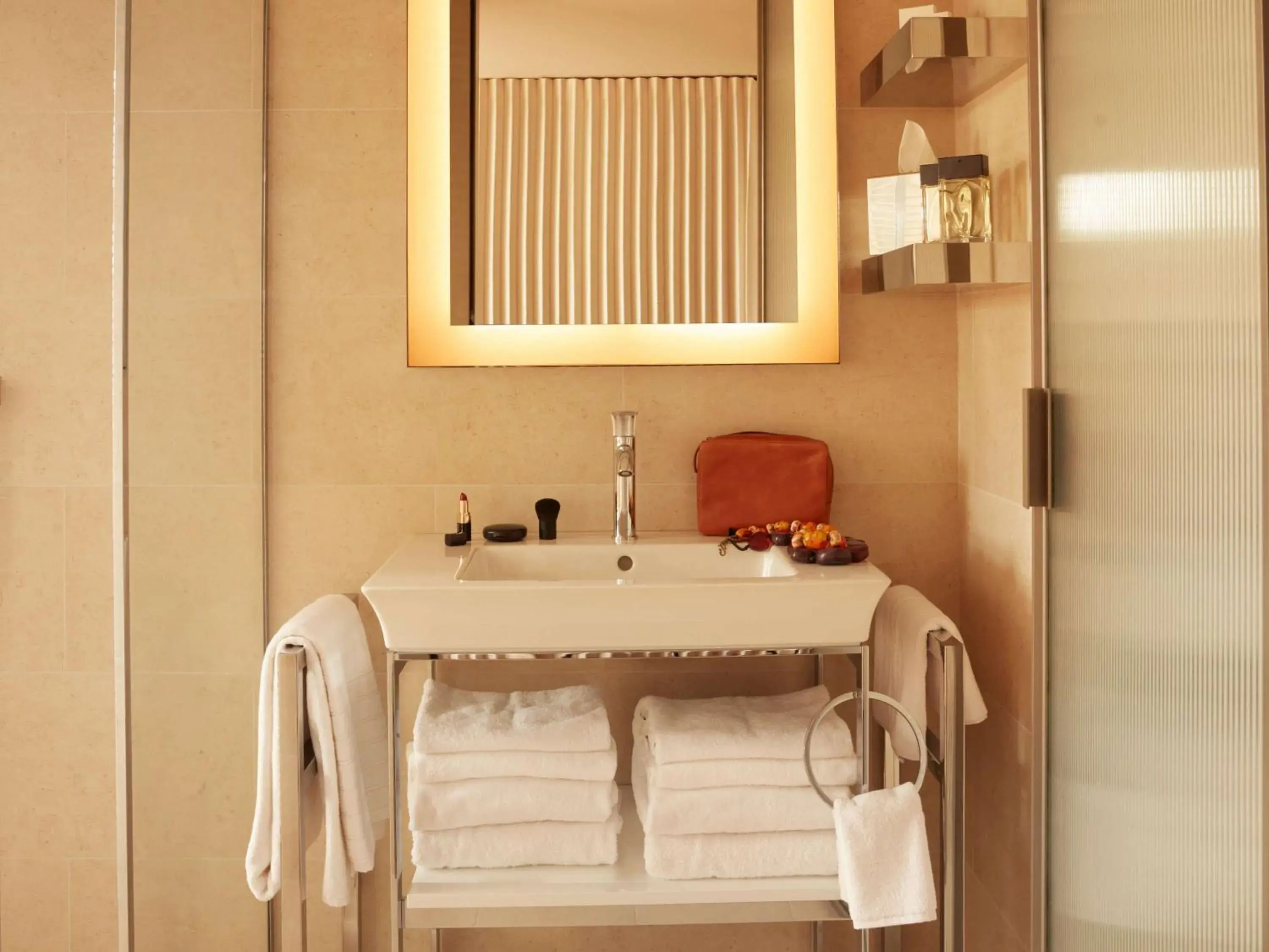 Bathroom in Mondrian Bordeaux Hotel des Carmes