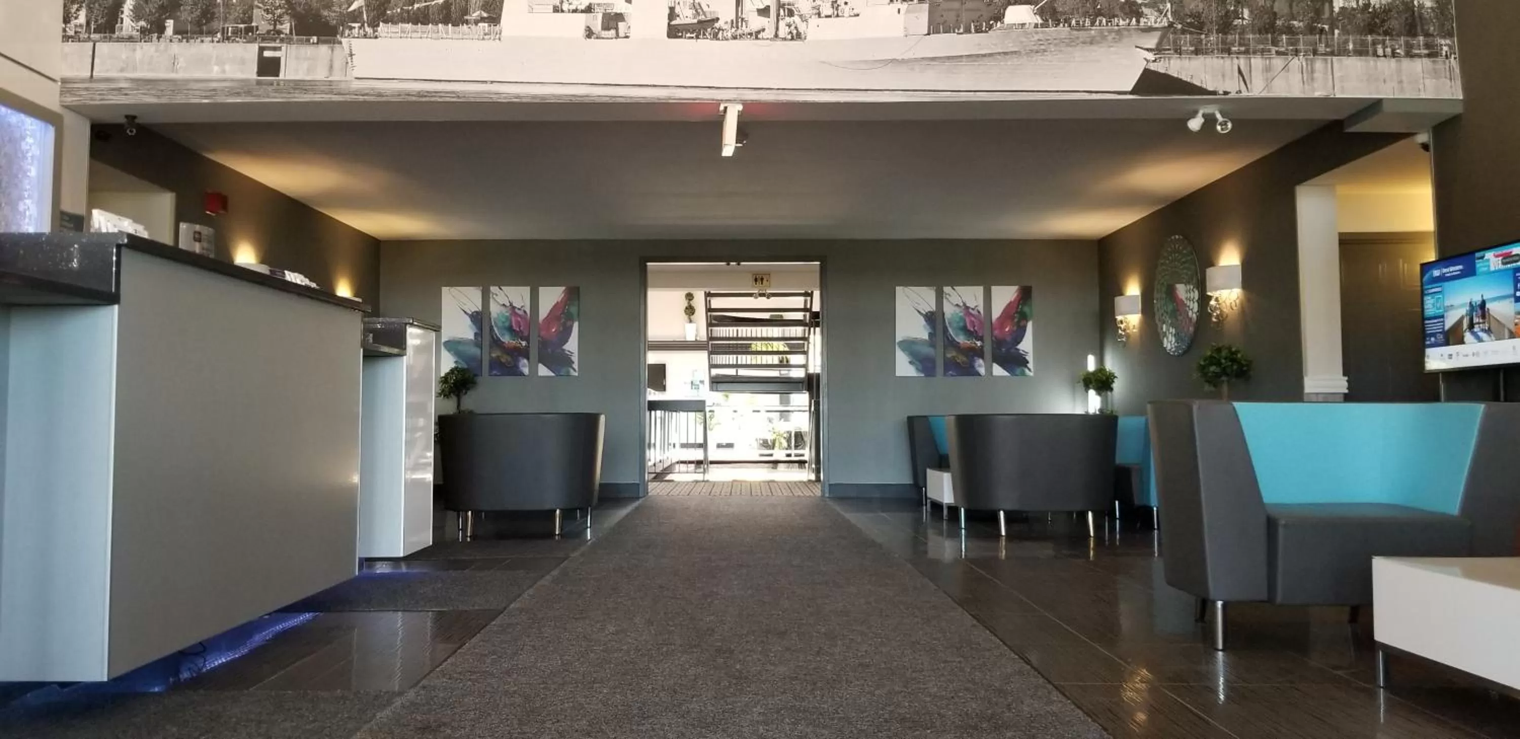 Lobby or reception in Best Western Laval-Montreal & Conference Centre