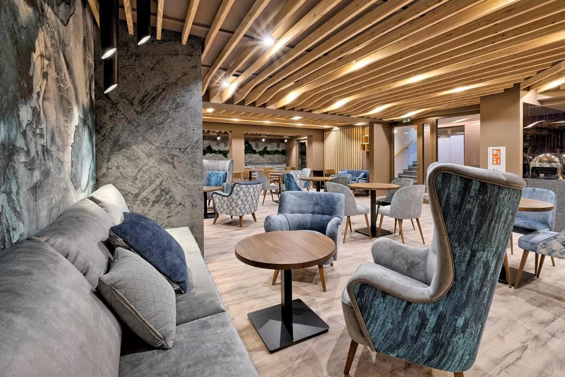 Restaurant/places to eat in Harda House Friends & Spa