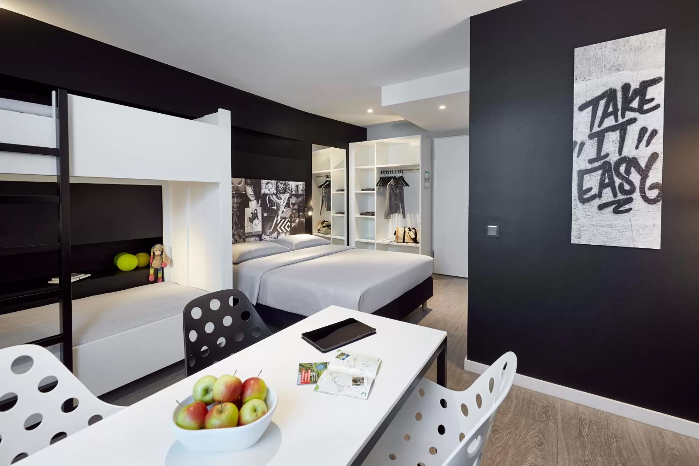 Photo of the whole room, Bed in LEGERE EXPRESS Tuttlingen