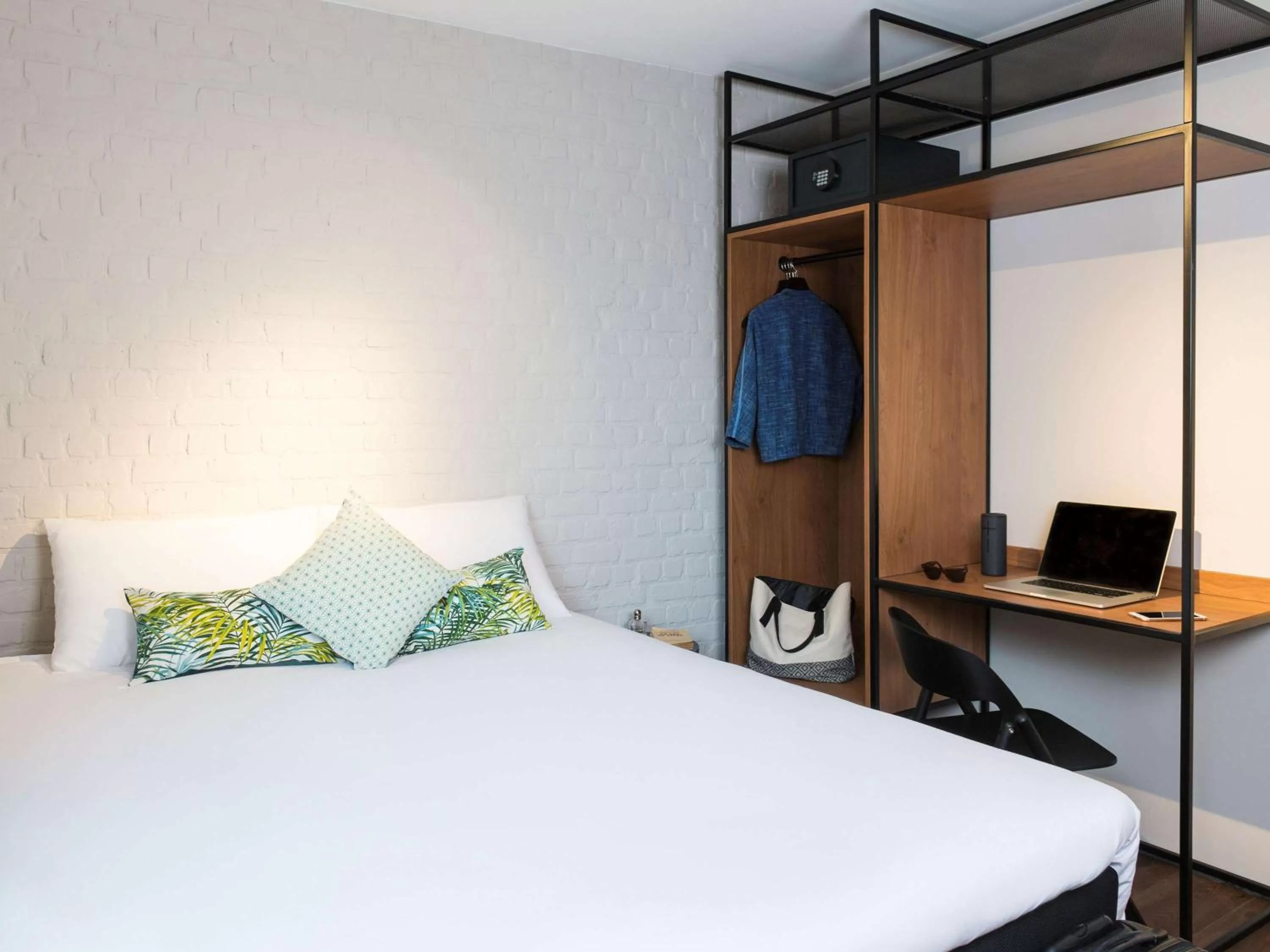 Photo of the whole room, Bed in ibis Brussels Centre Chatelain