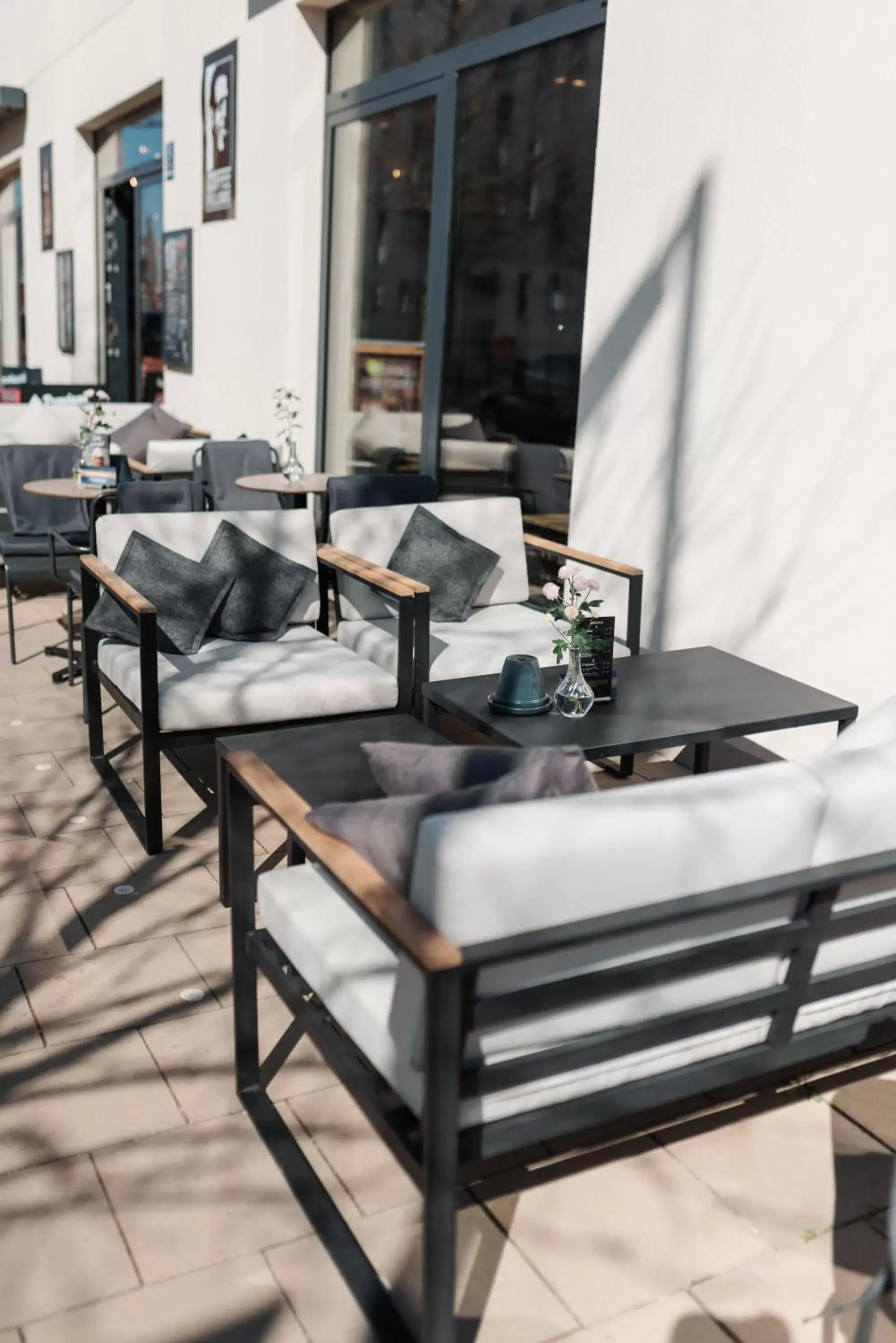 Balcony/Terrace, Restaurant/Places to Eat in Coffee Fellows Hotel München-Freiham