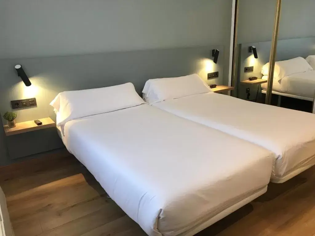 Bed in Hotel Príncipe de Asturias