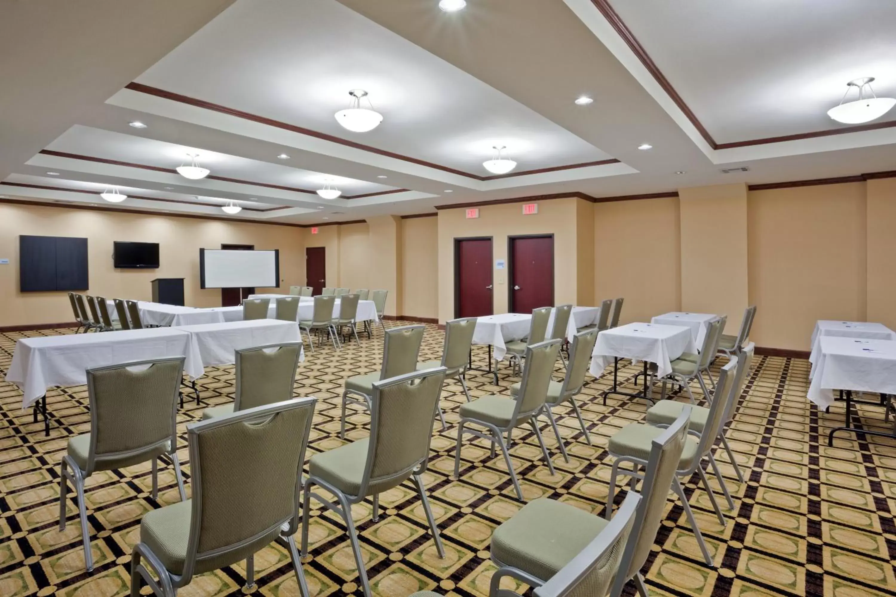 Meeting/conference room in Holiday Inn Express Hotel & Suites Dumas, an IHG Hotel