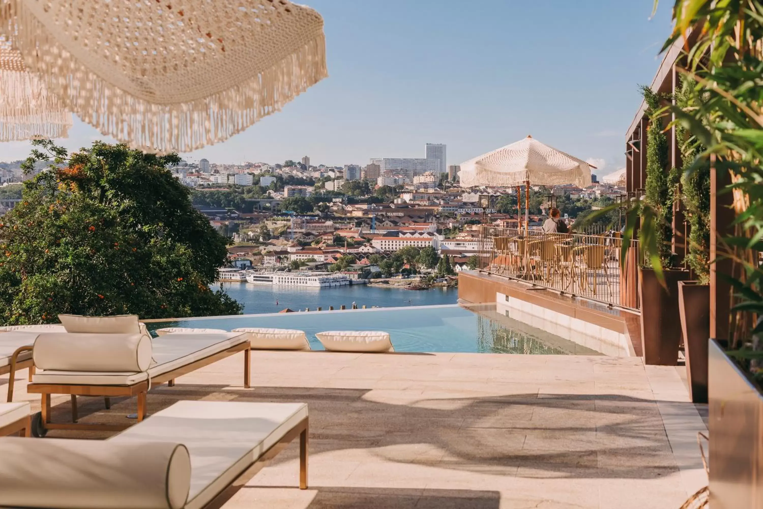 Pool view, Swimming Pool in Torel Avantgarde