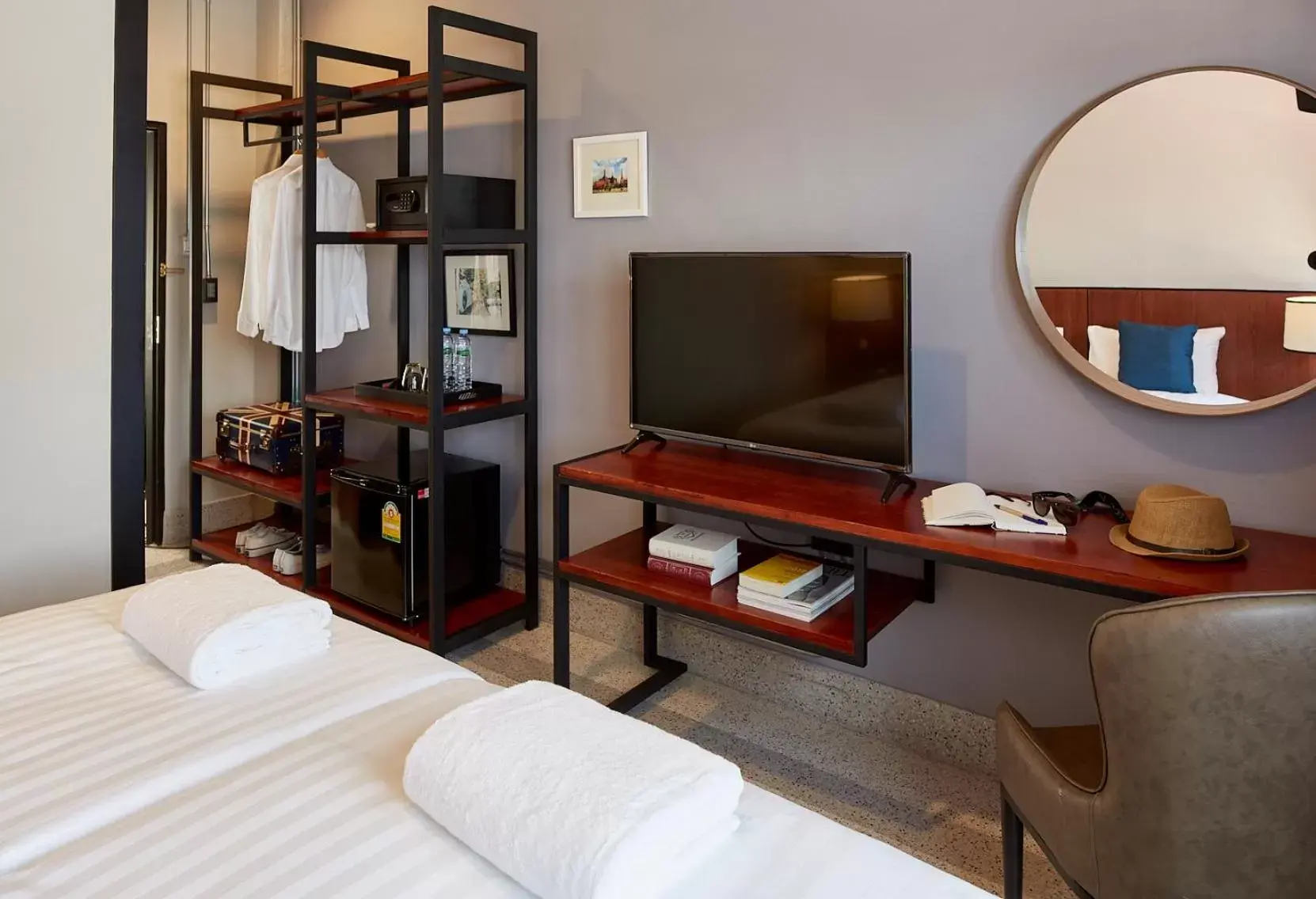 TV and multimedia, Bed in W22 by Burasari TV and multimedia, Bed in W22 by Burasari