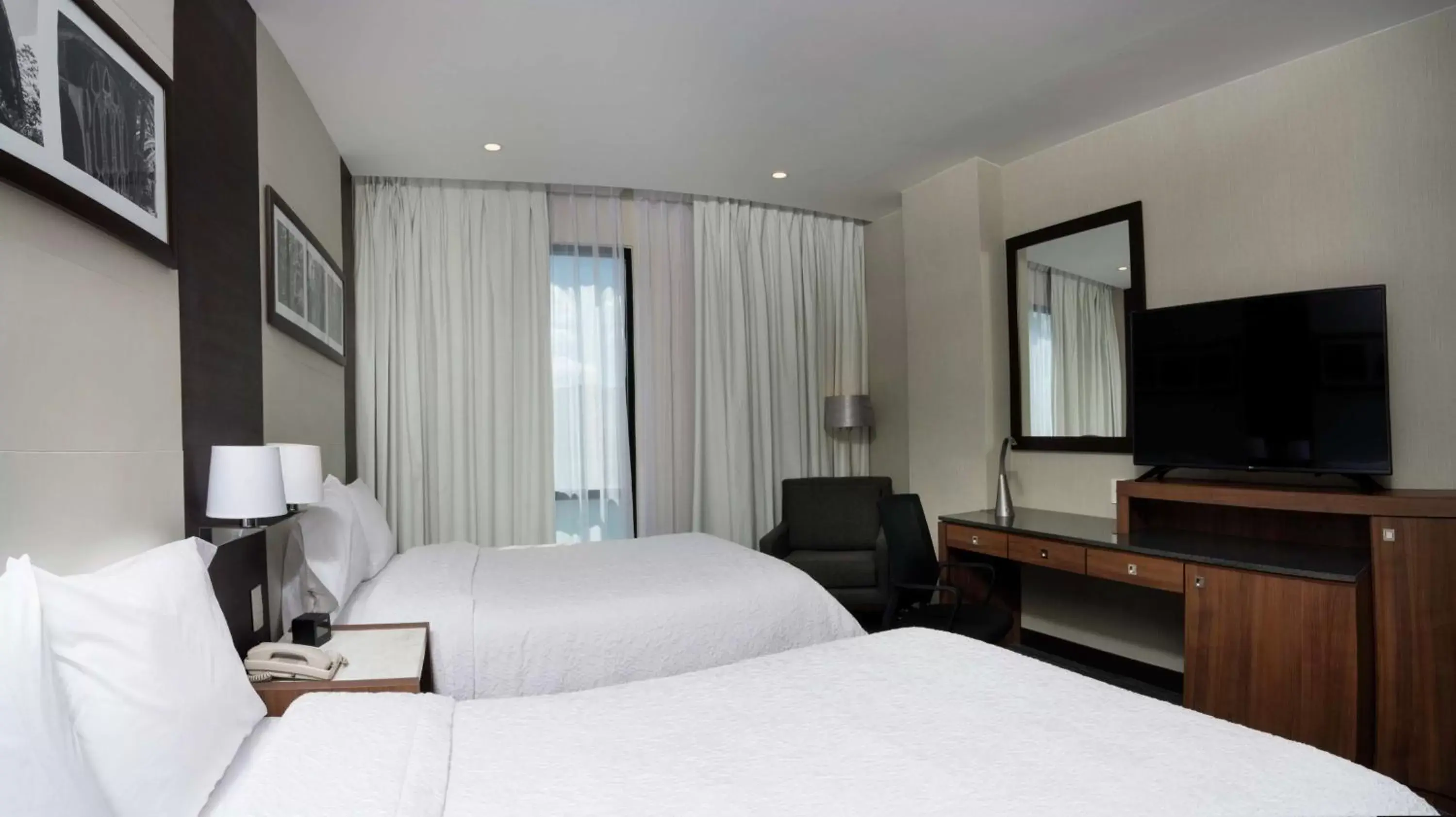 Bedroom, Bed in Hampton Inn By Hilton San Luis Potosi