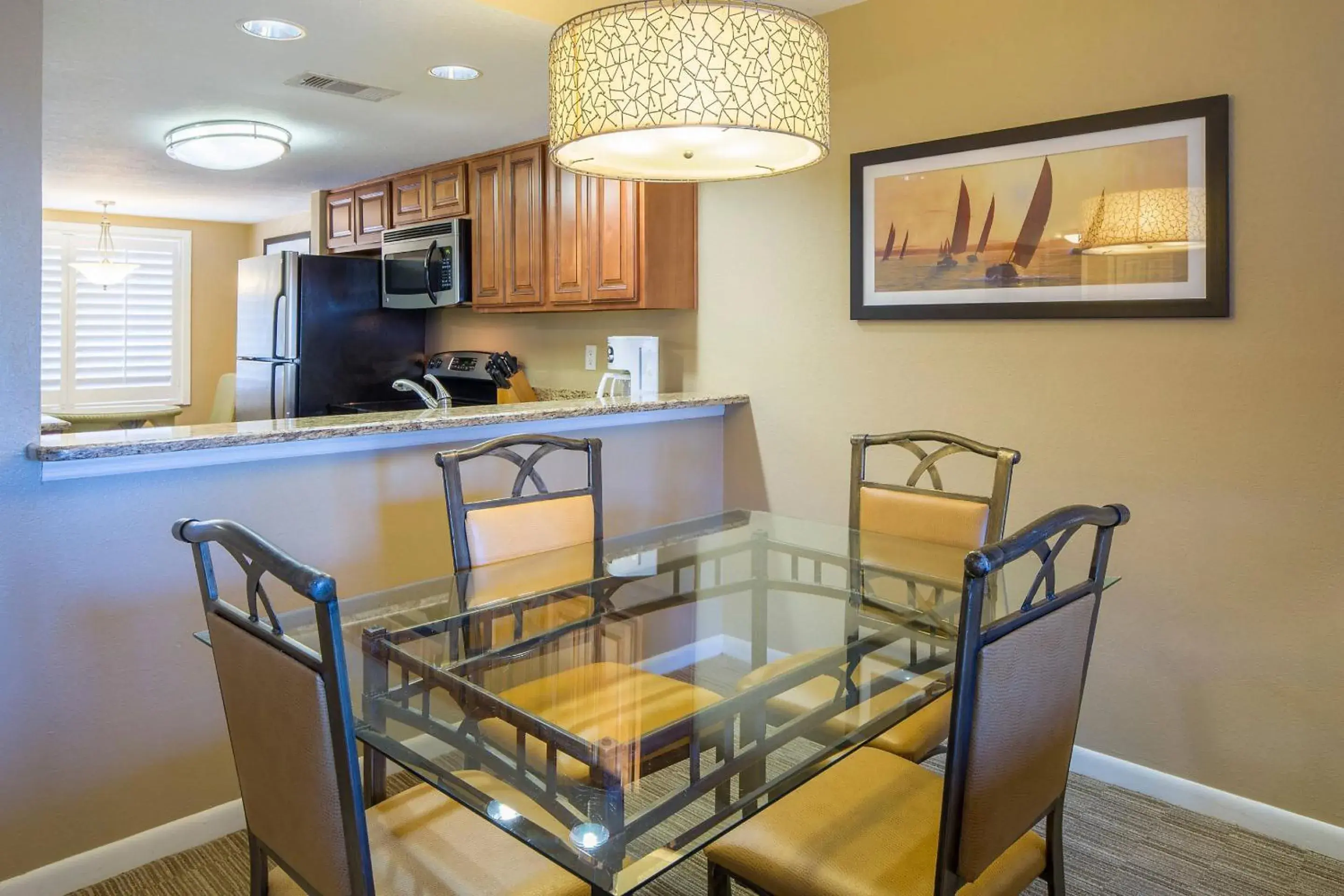 Kitchen or kitchenette, Dining Area in Bluegreen Vacations Orlando's Sunshine Resort