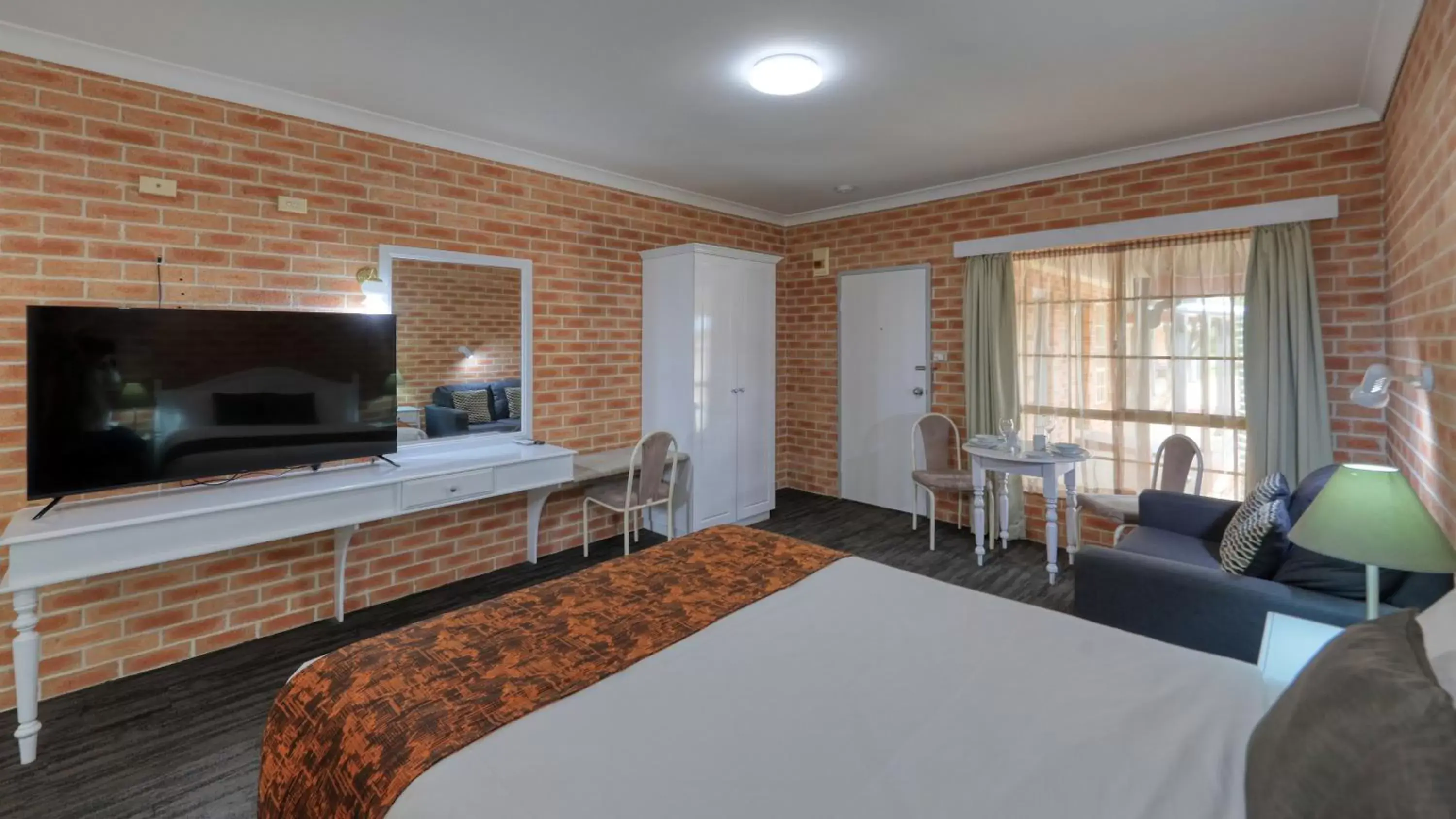 TV and multimedia, Bed in Country Gardens Motor Inn TV and multimedia, Bed in Country Gardens Motor Inn