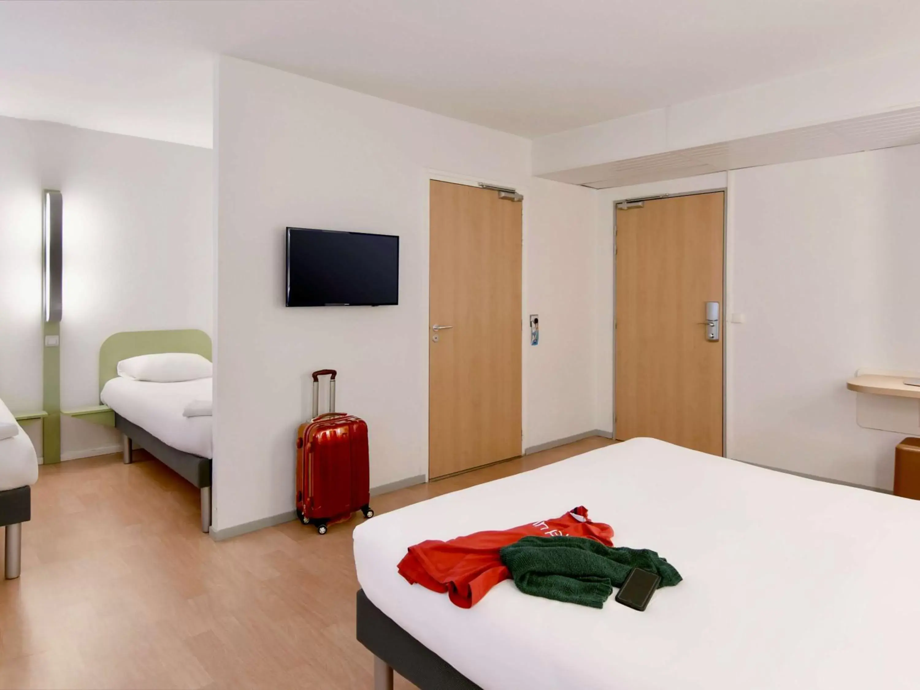 Photo of the whole room, Bed in Ibis Budget Nantes Reze Aeroport