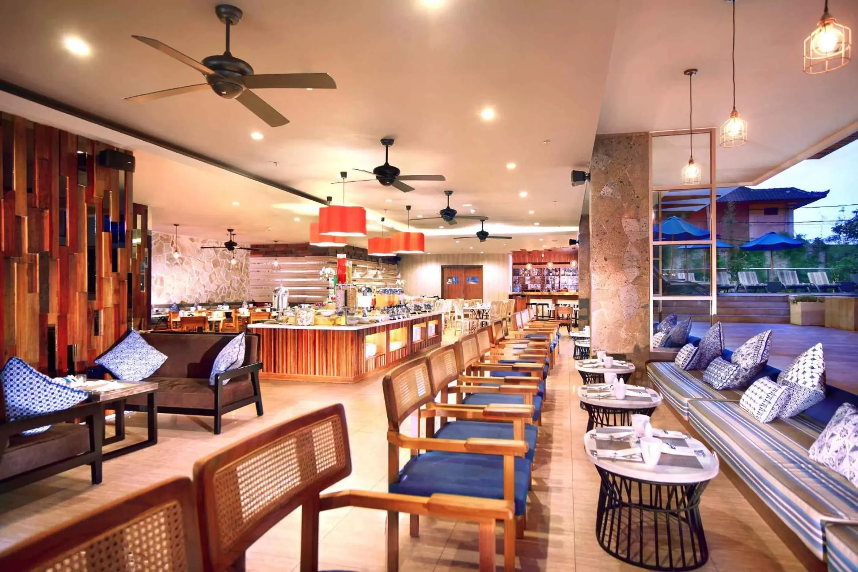 Restaurant/Places to Eat in Harper Kuta Hotel by ASTON