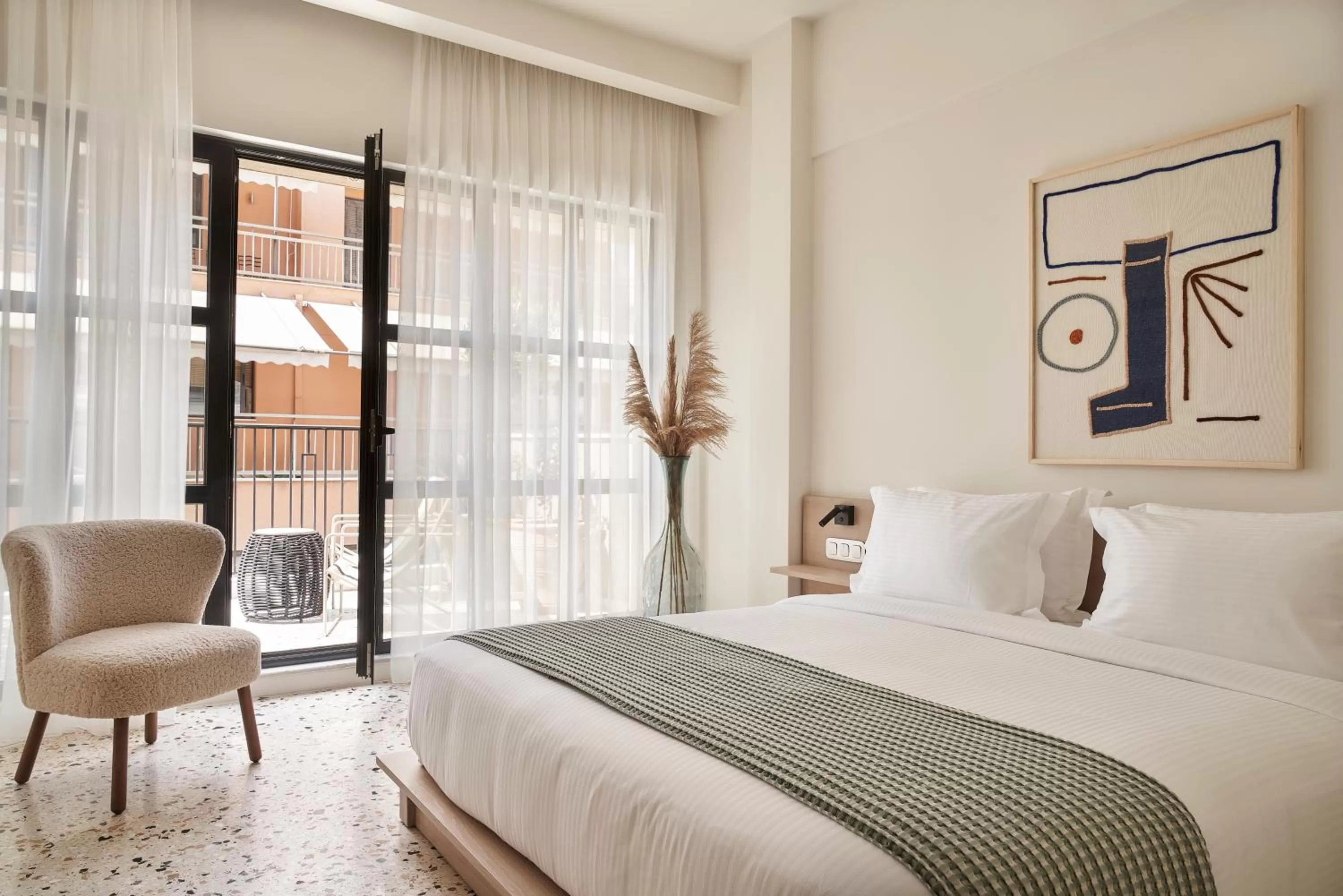 Photo of the whole room, Bed in Vasi