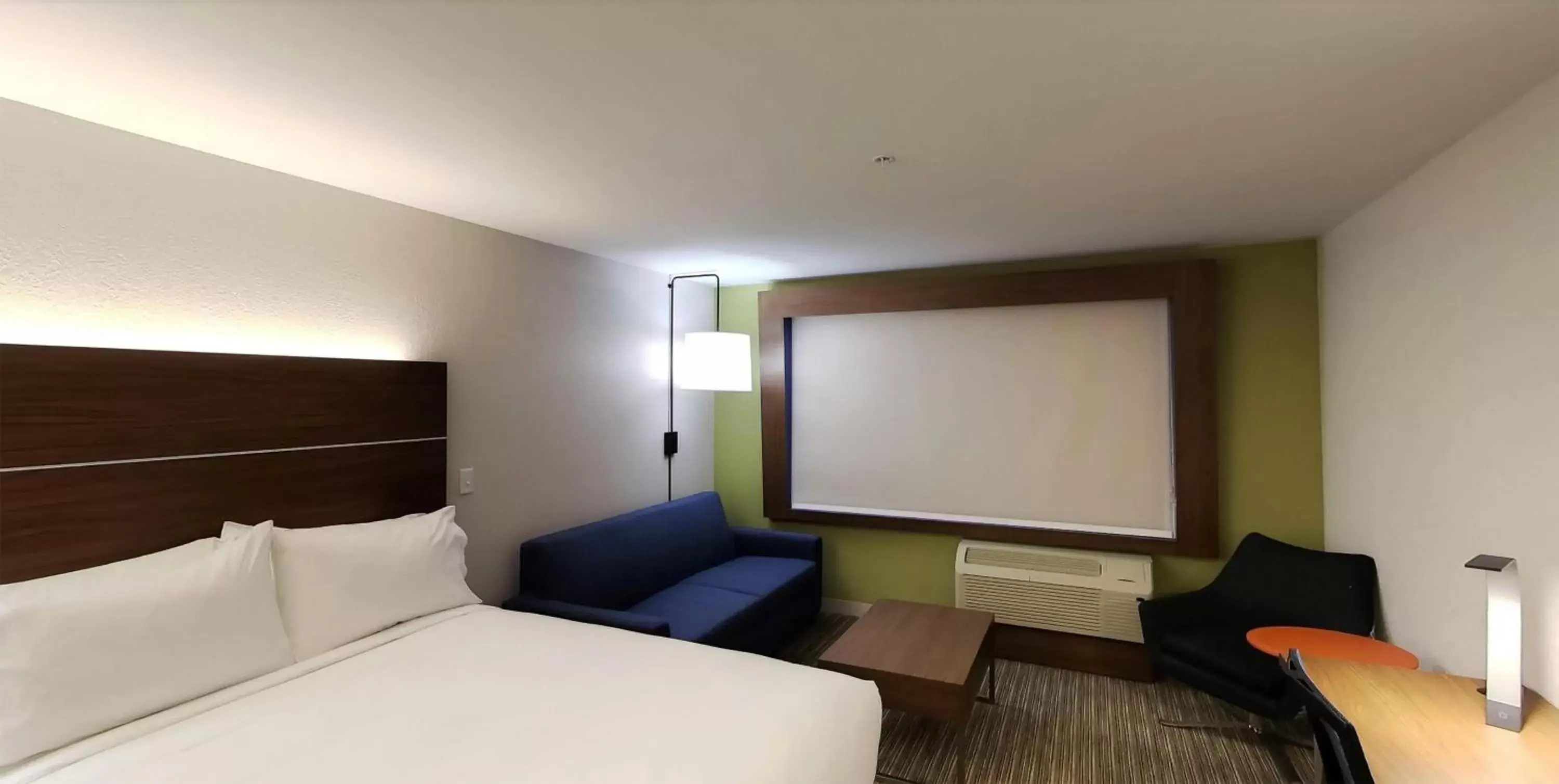 Photo of the whole room, Bed in Holiday Inn Express & Suites - Detroit Northwest - Livonia, an IHG Hotel